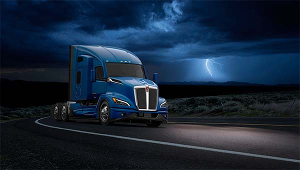 T680-NG-Night-Dark-Road-Lightning-1