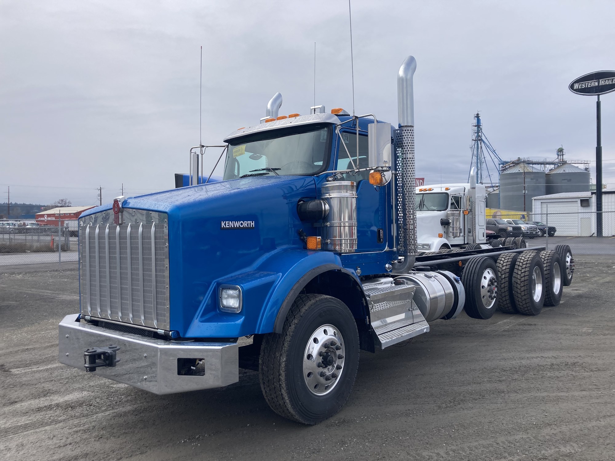 2024 Kenworth T800B - image 1 of 6