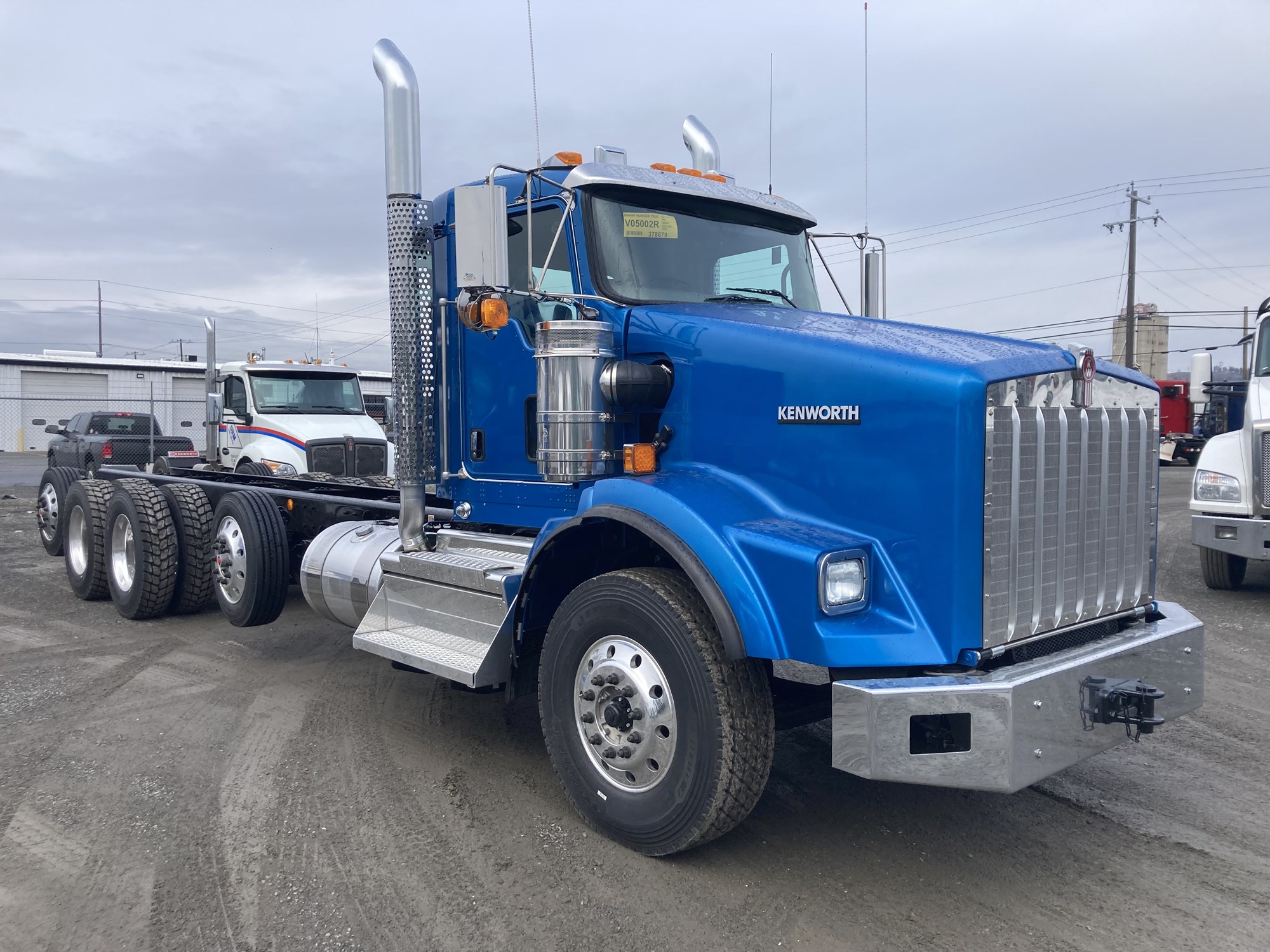 2024 Kenworth T800B - image 3 of 6