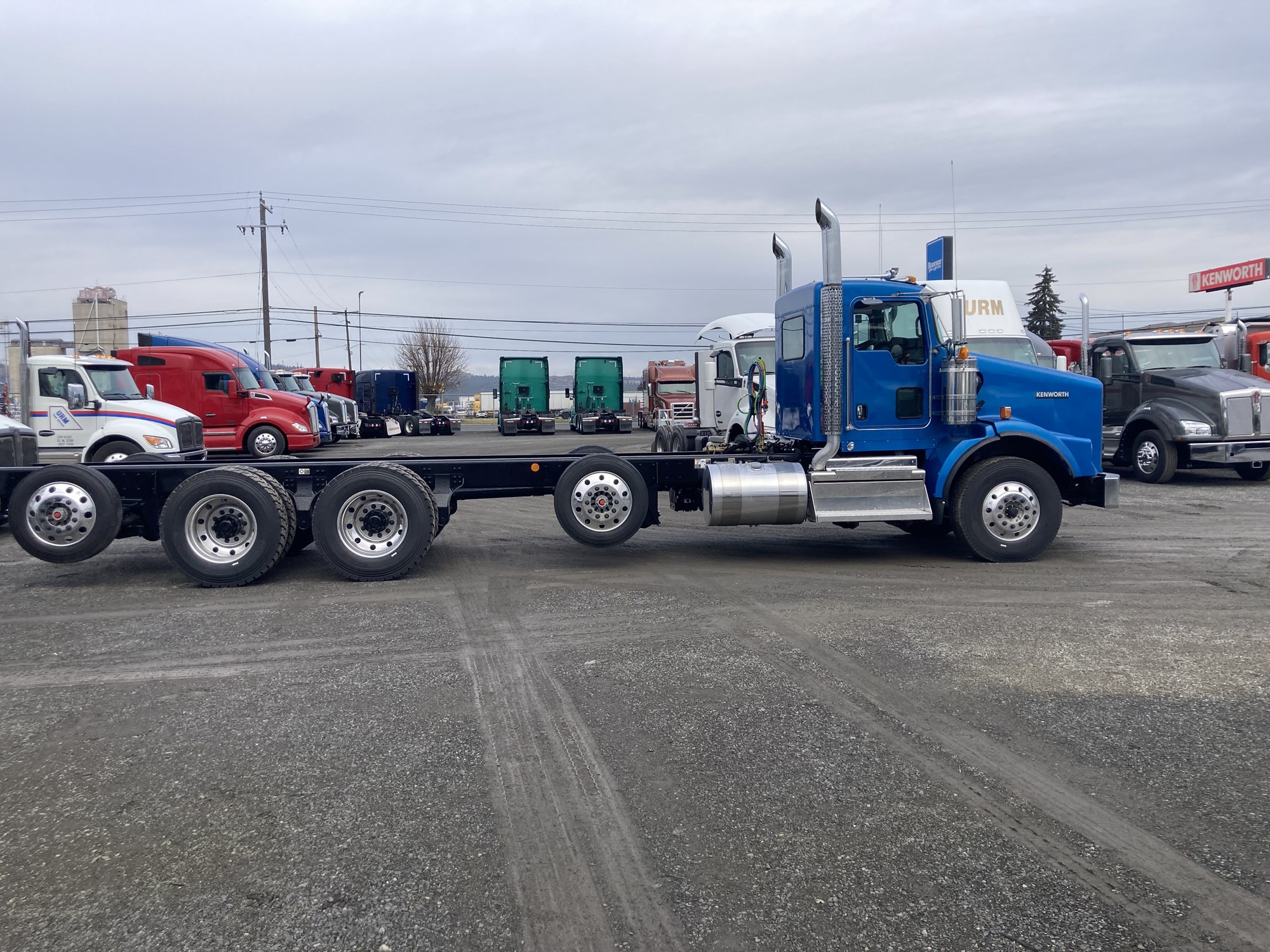 2024 Kenworth T800B - image 4 of 6