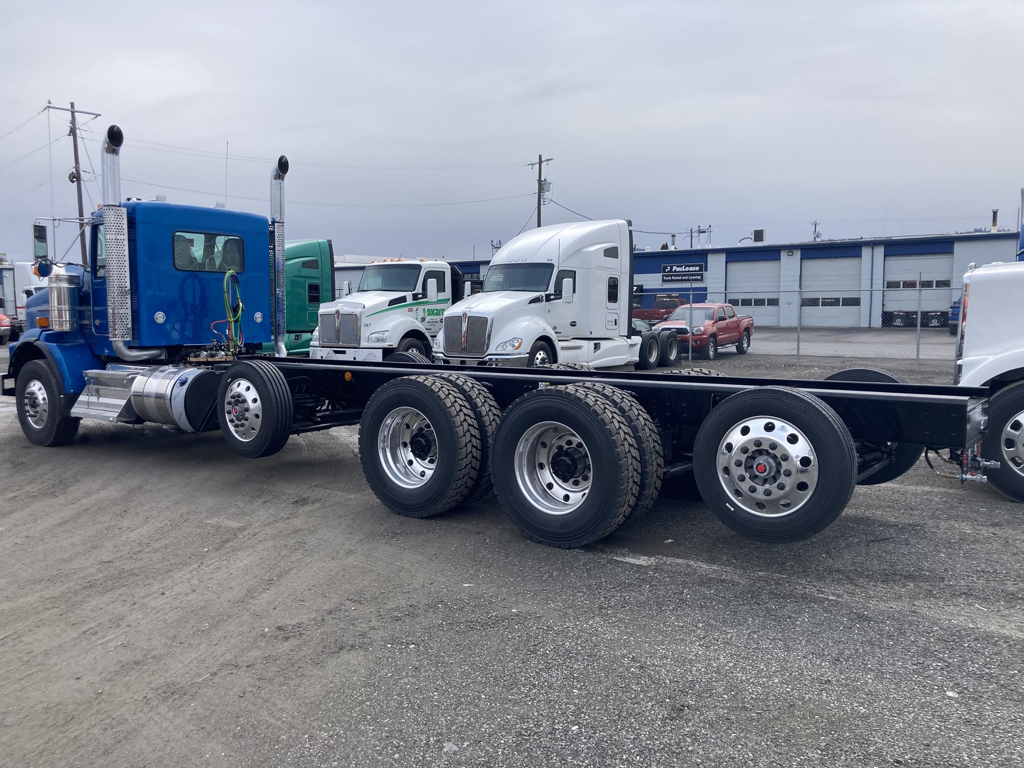 2024 Kenworth T800B - image 5 of 6