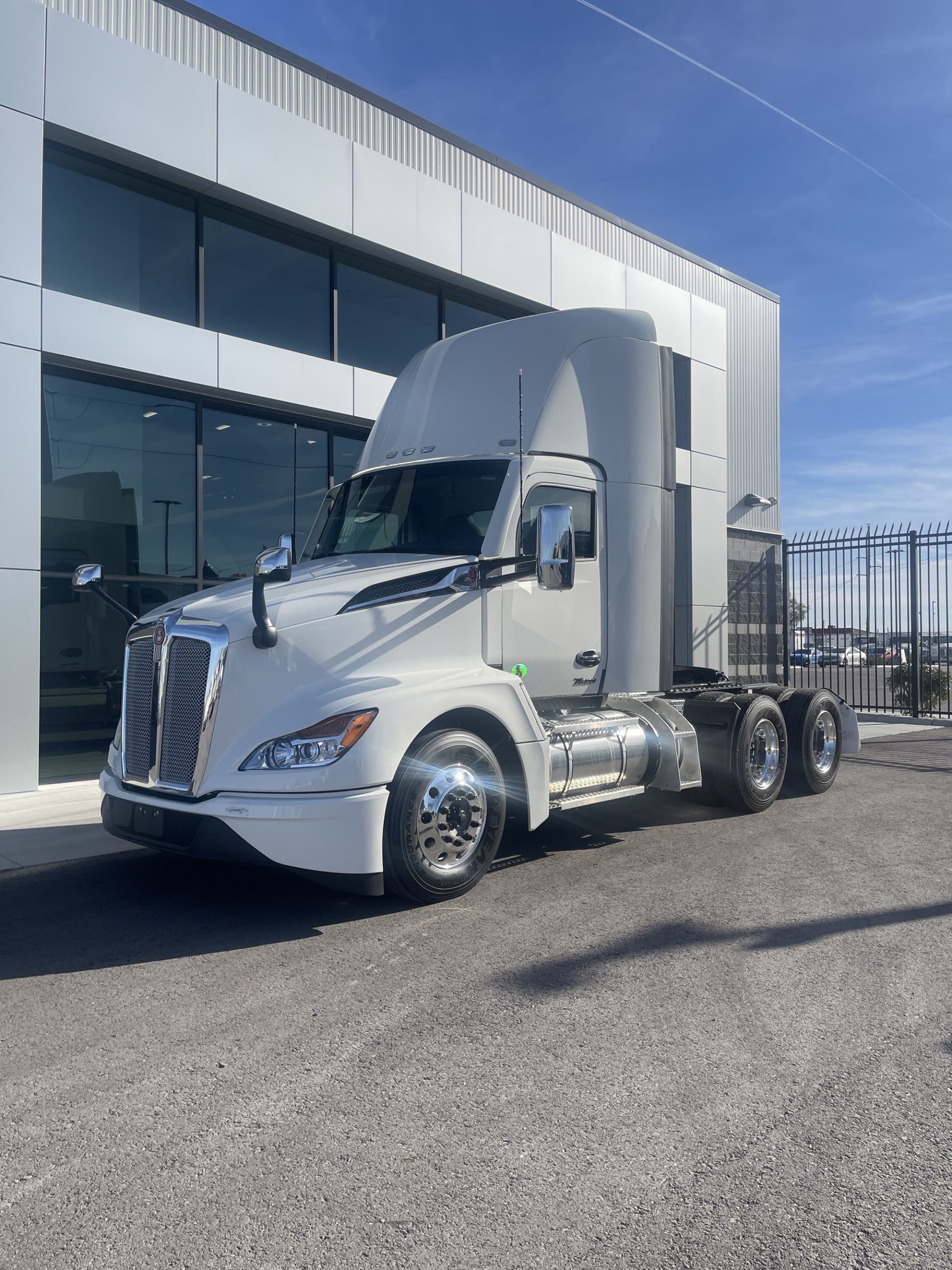 2025 Kenworth T680 Next Gen - image 1 of 6