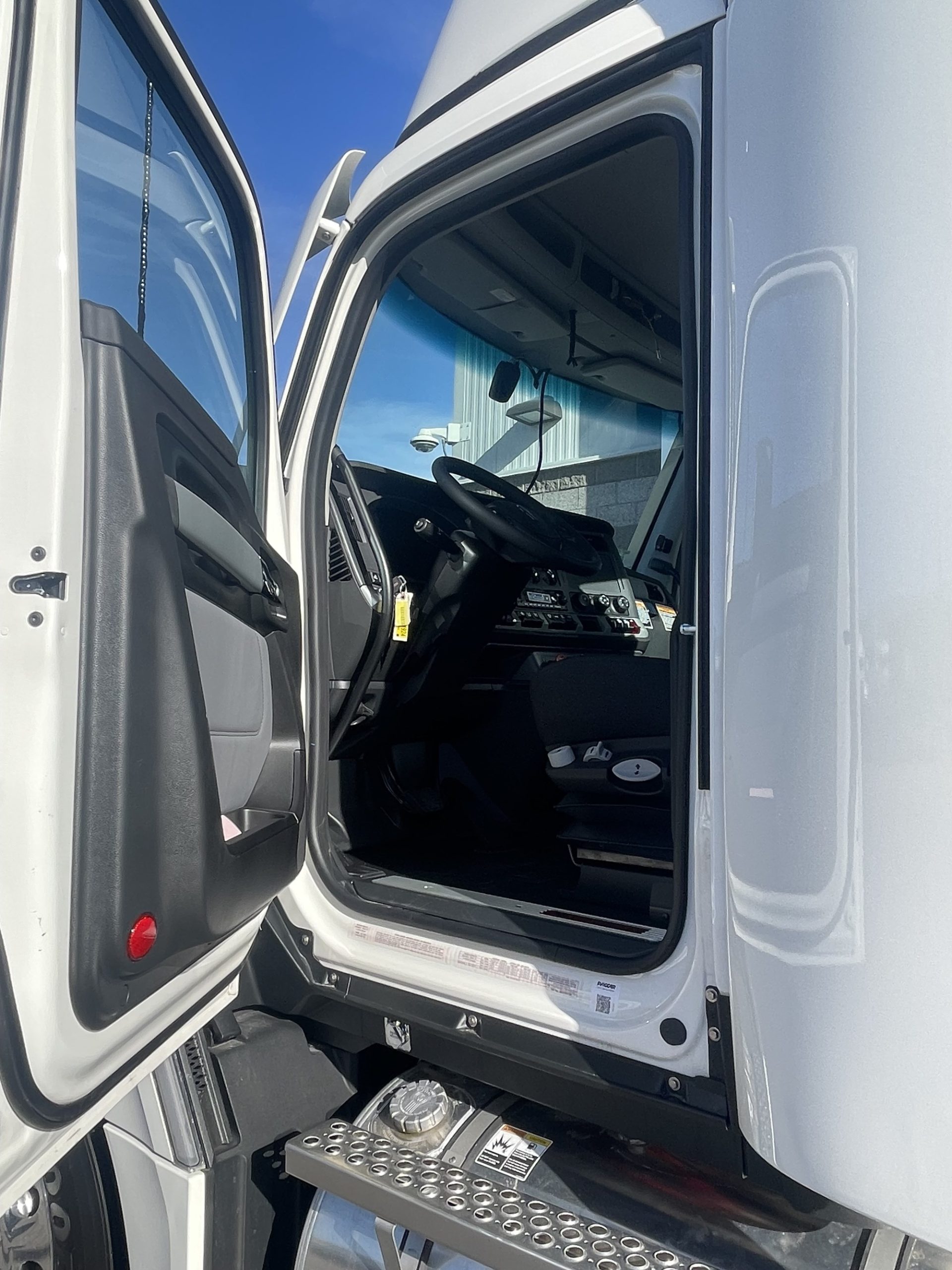 2025 Kenworth T680 Next Gen - image 6 of 6