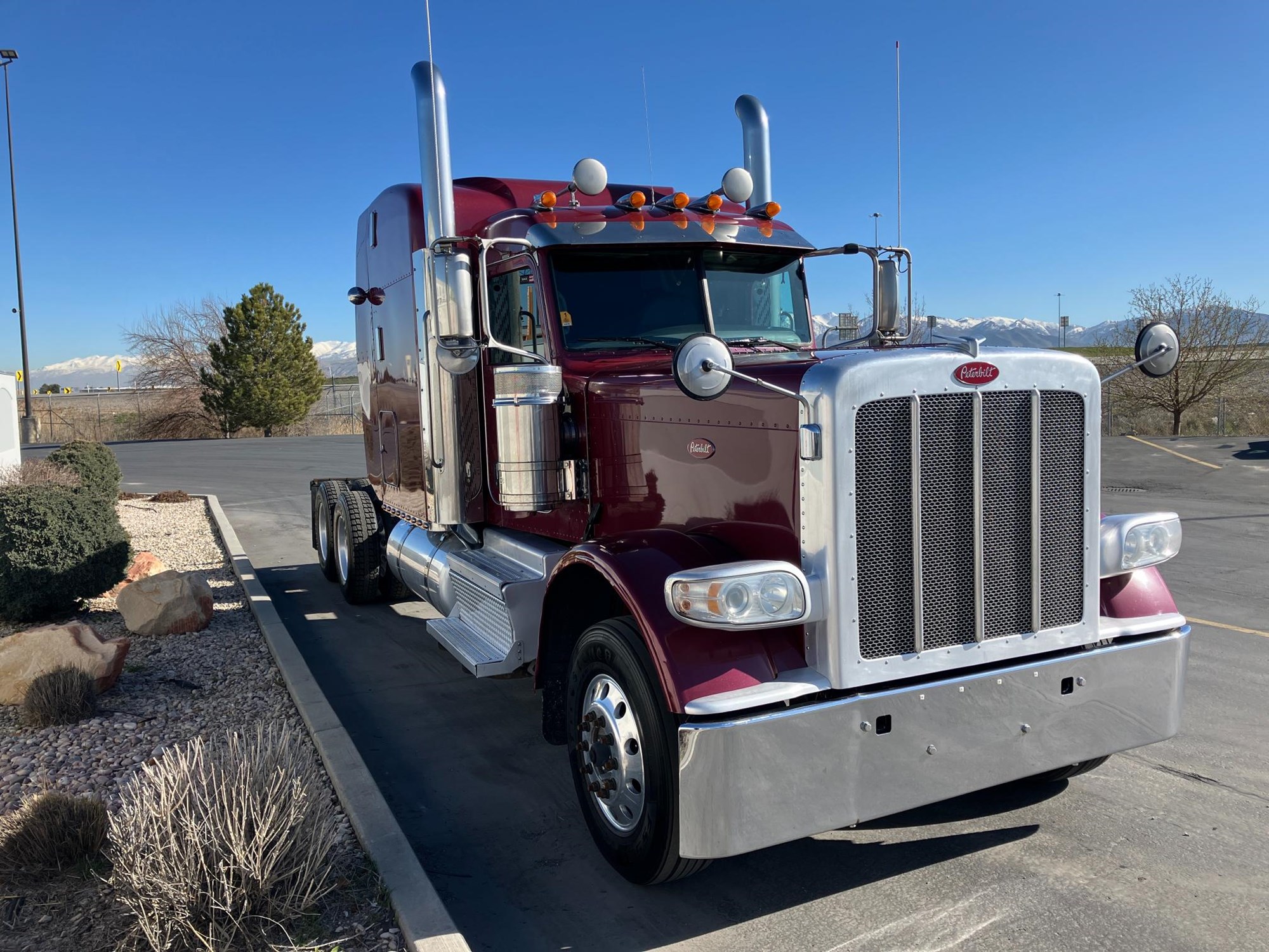 2019 Peterbilt 389 - image 3 of 6