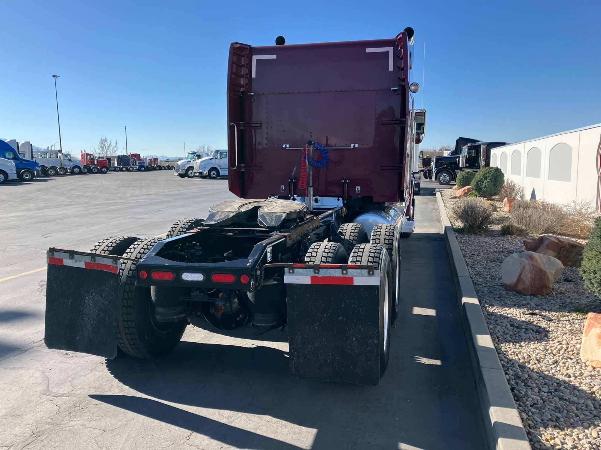 2019 Peterbilt 389 - image 5 of 6