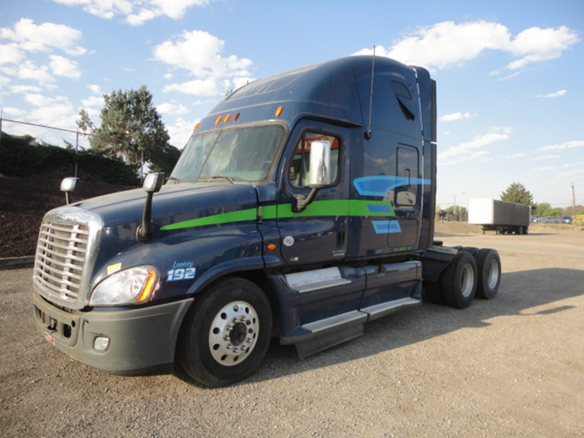2011 Freightliner Cascadia - image 1