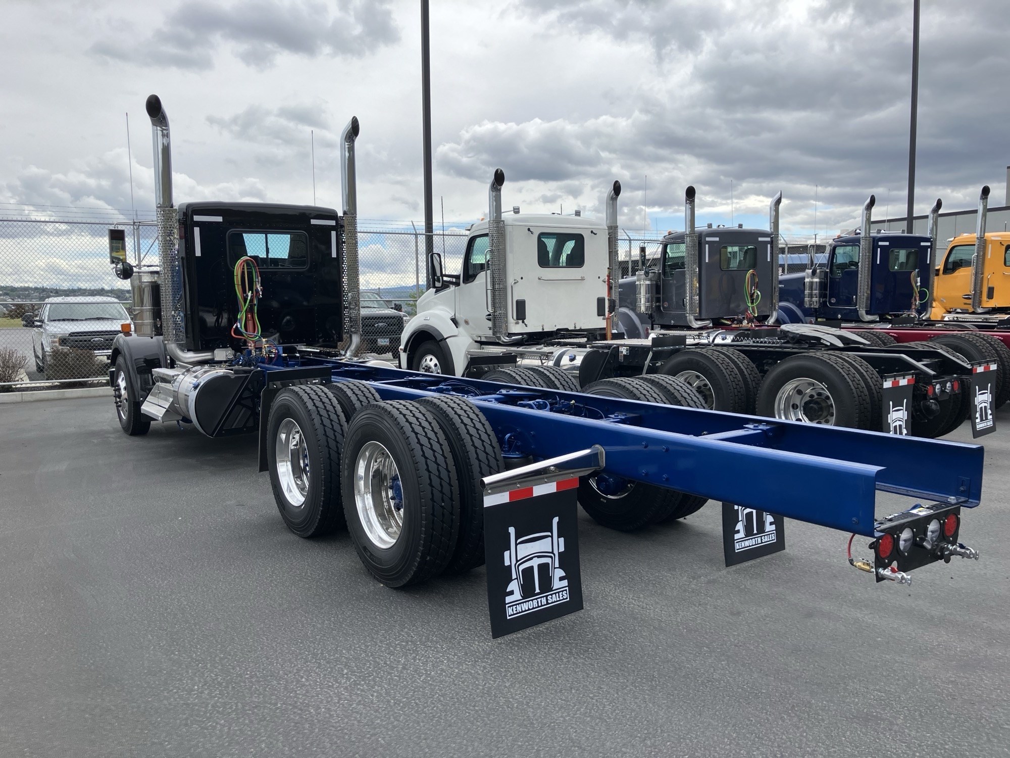 2025 Kenworth W900 - image 4