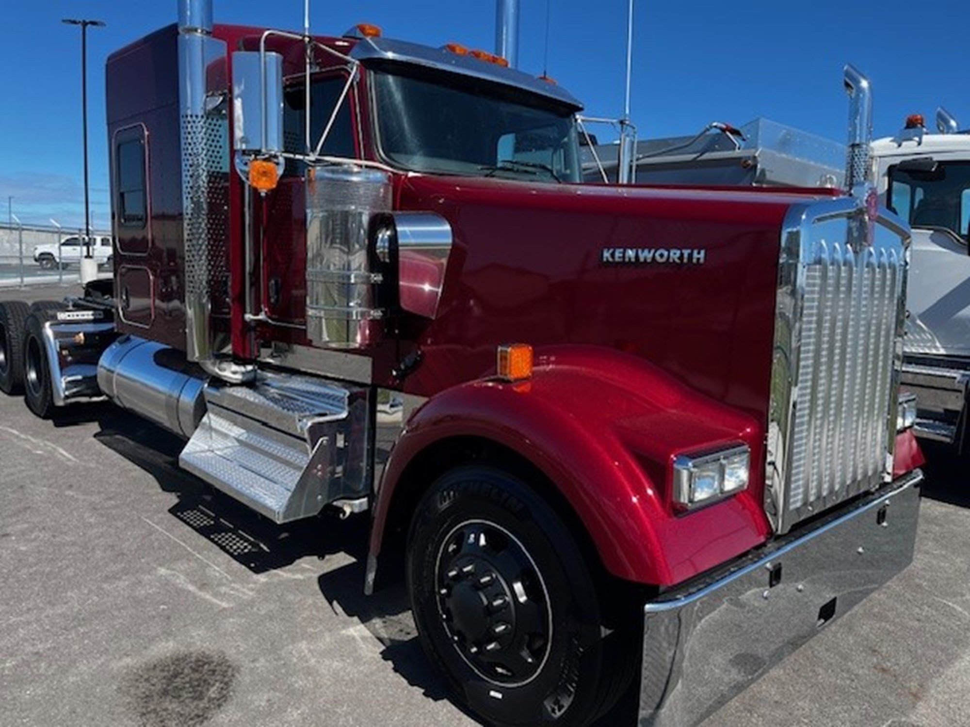2025 Kenworth W900B - image 2 of 6