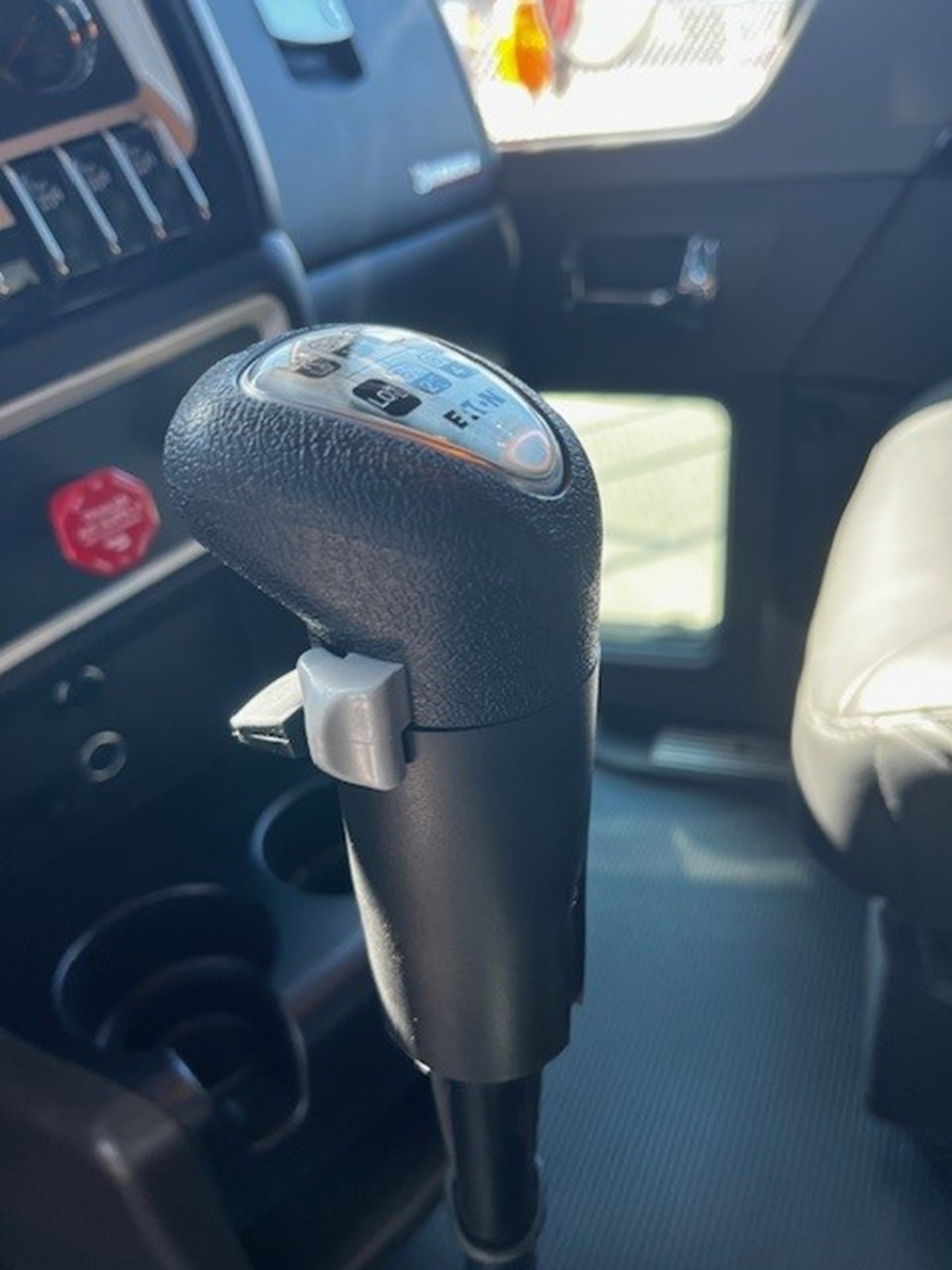 2025 Kenworth W900B - image 5 of 6