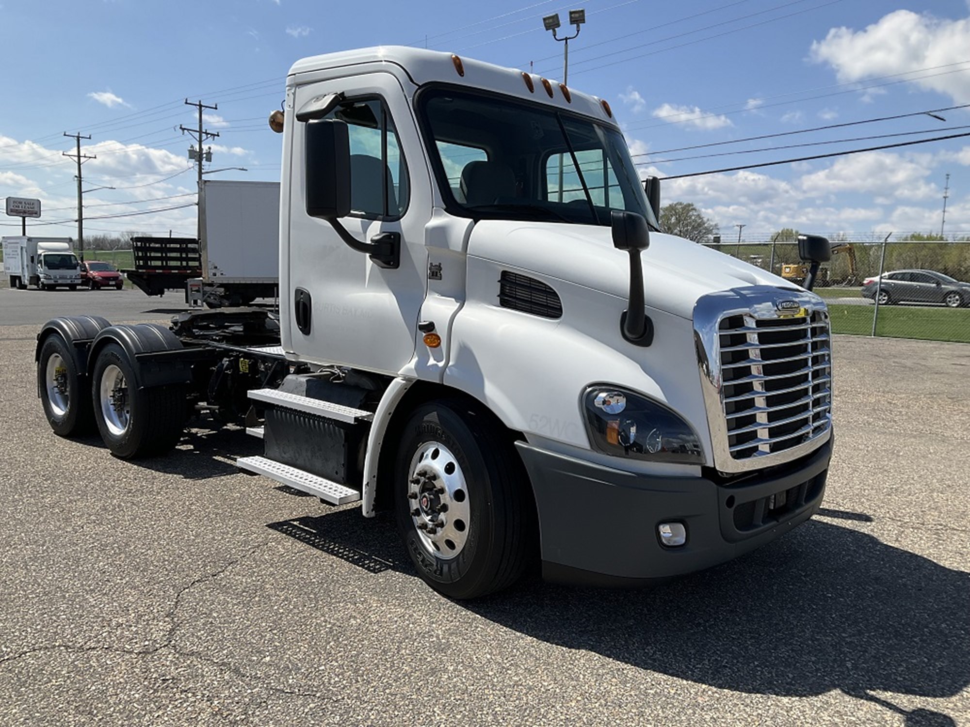 2016 Freightliner Cascadia - image 1 of 6