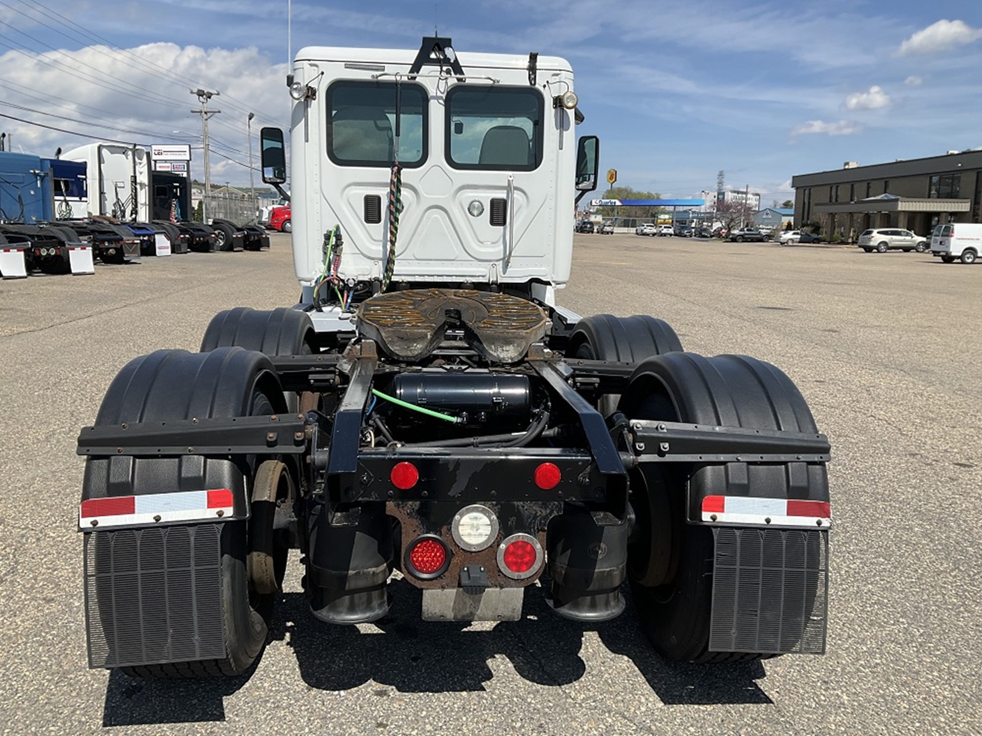 2016 Freightliner Cascadia - image 3 of 6