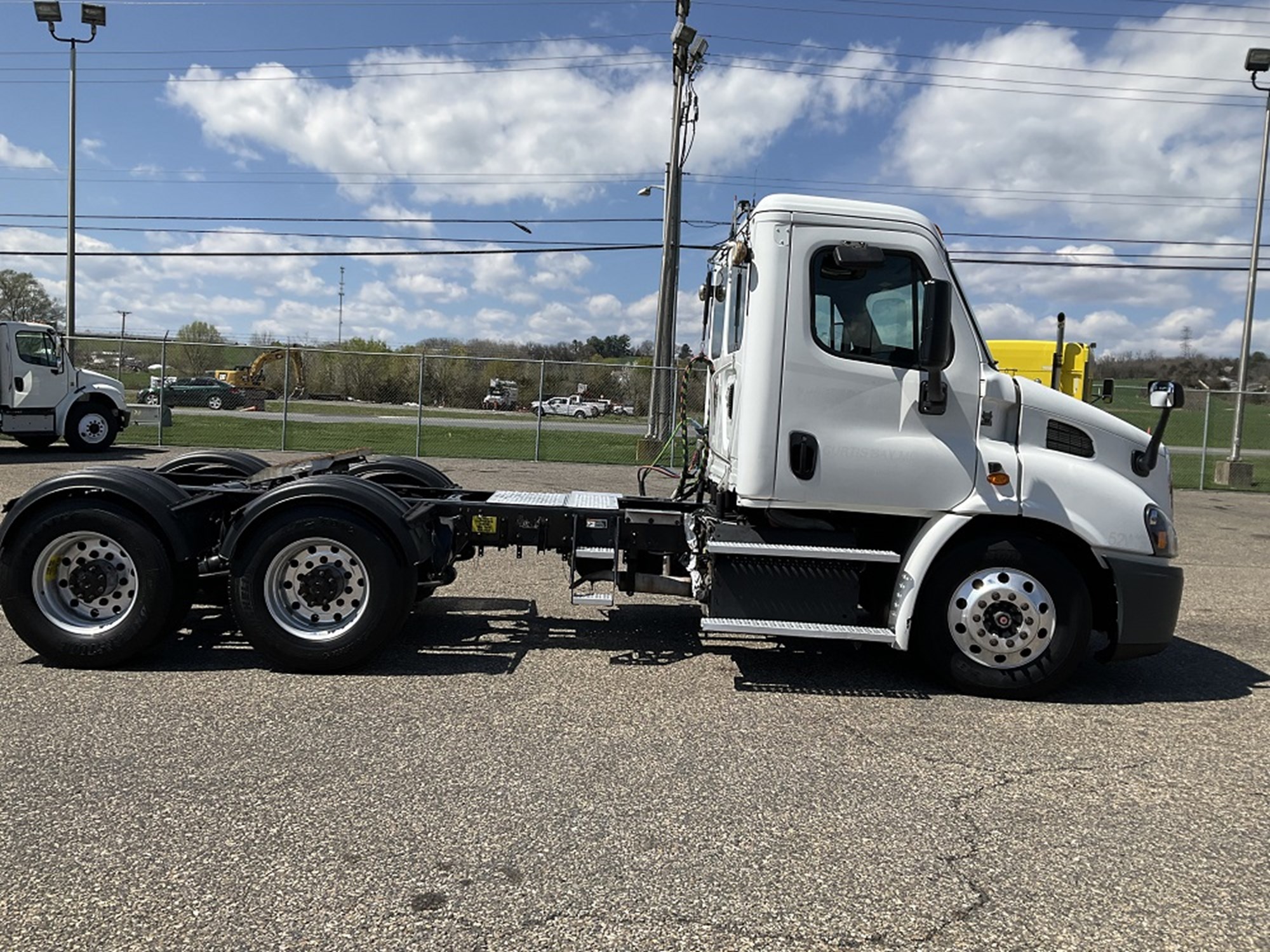 2016 Freightliner Cascadia - image 5 of 6