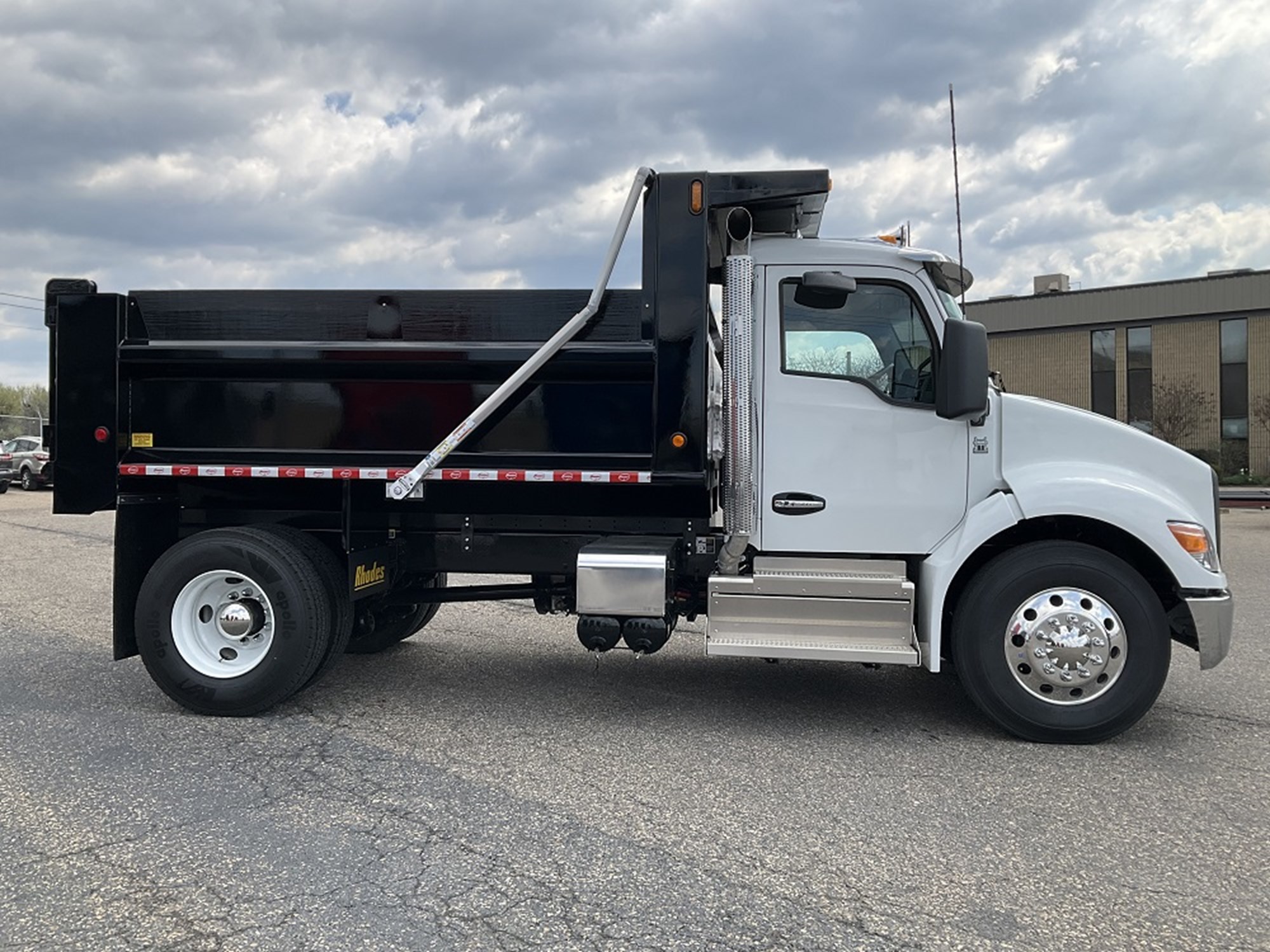 2024 Kenworth T380 - image 6 of 6