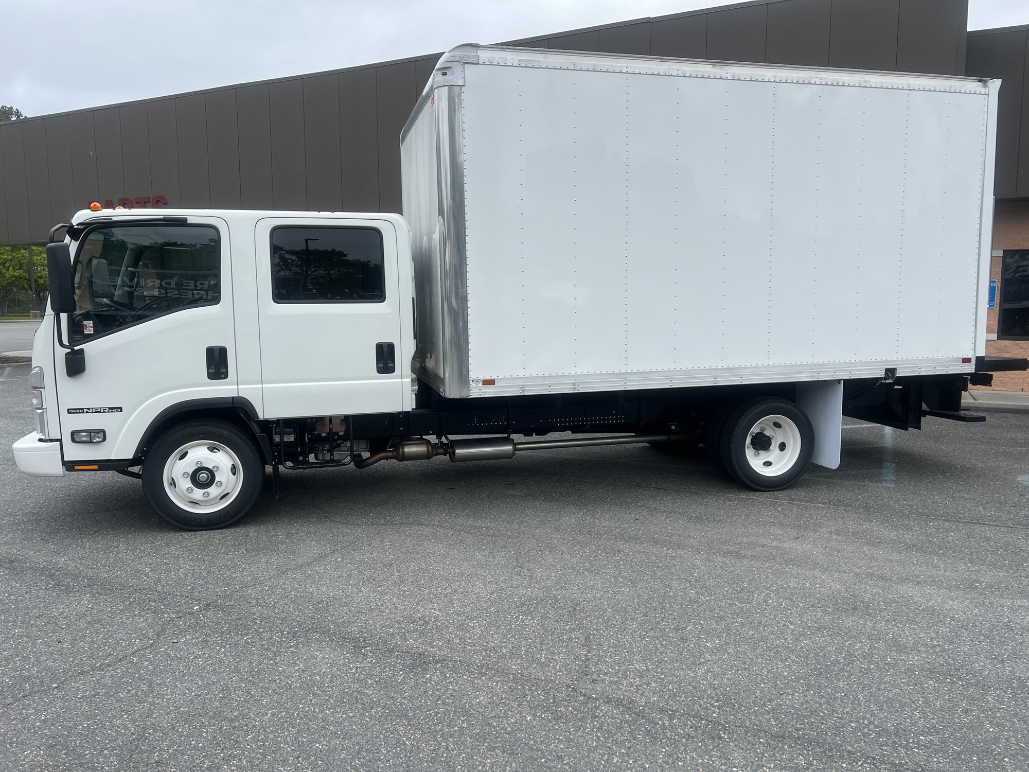 2024 Isuzu NPRGASHD 1G4 - image 1 of 6