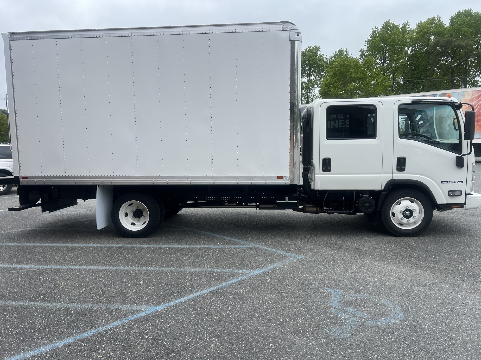 2024 Isuzu NPRGASHD 1G4 - image 4 of 6