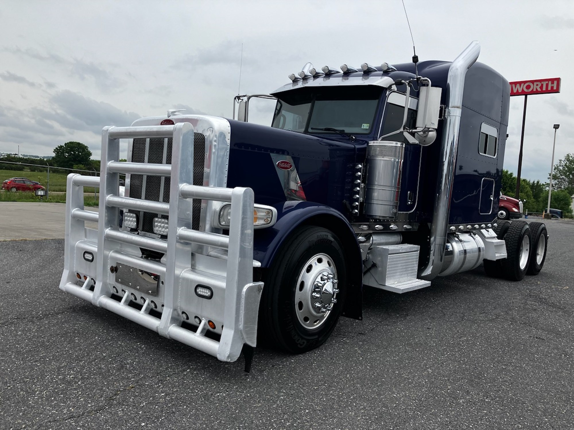 2019 Peterbilt 389 - image 1 of 6