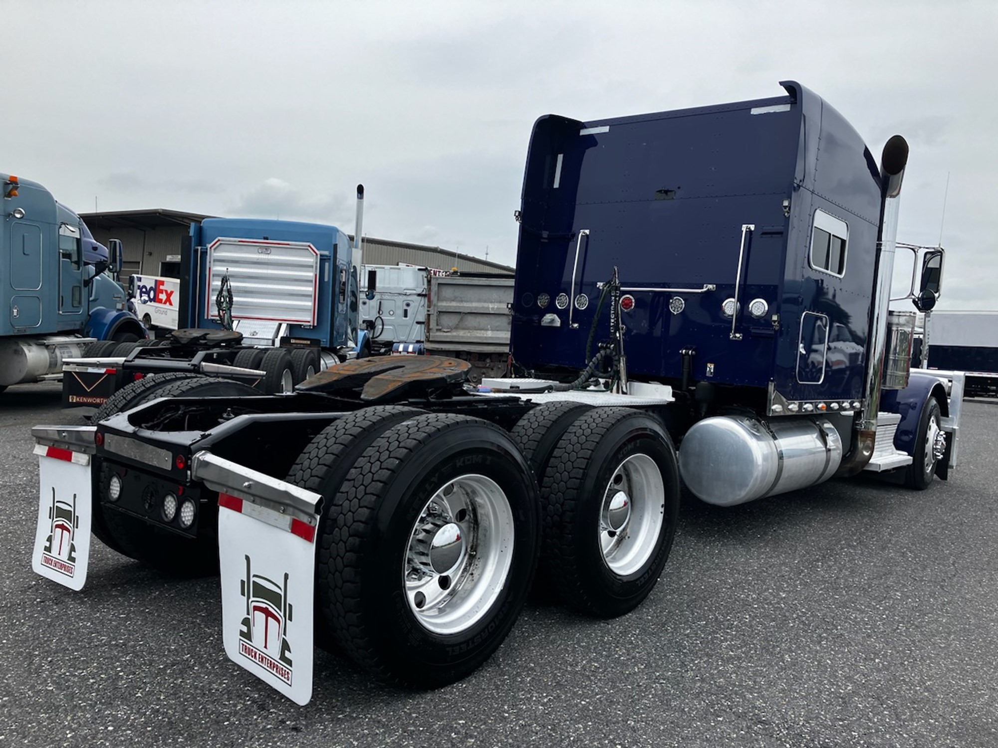 2019 Peterbilt 389 - image 5 of 6
