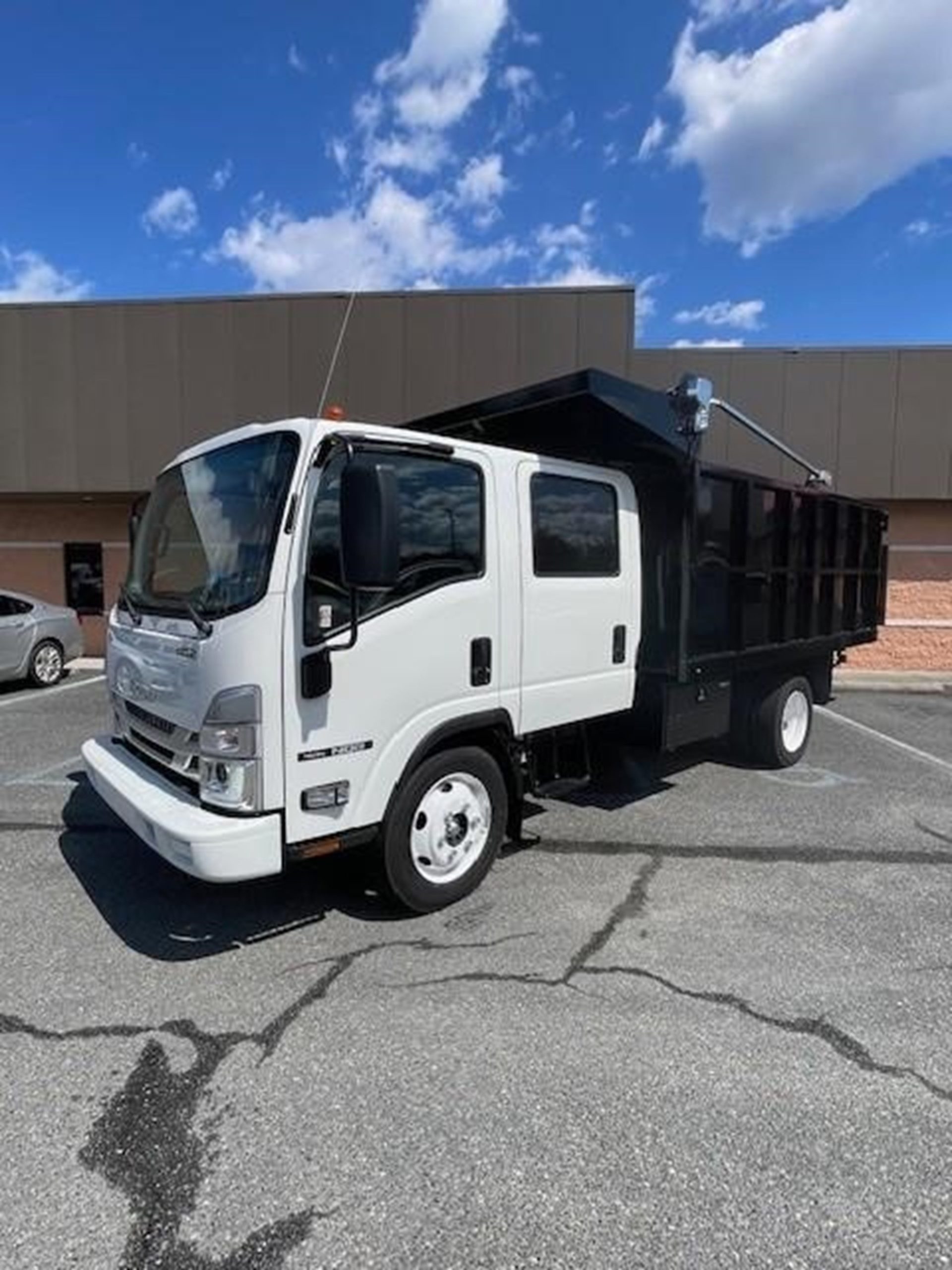 2024 Isuzu NQRGAS 1S3 - image 2 of 6