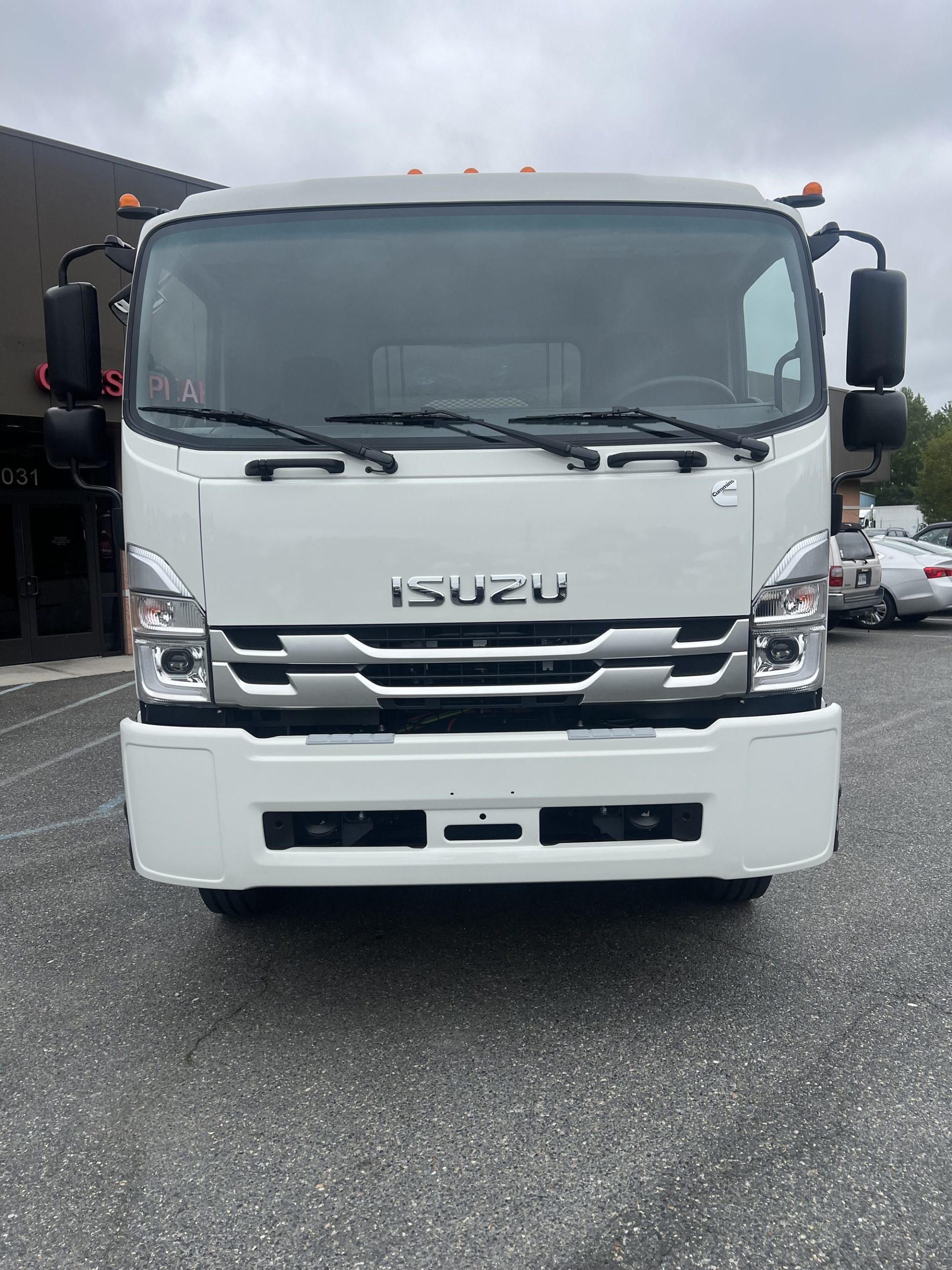 2024 Isuzu FTR MT1 - image 2 of 6