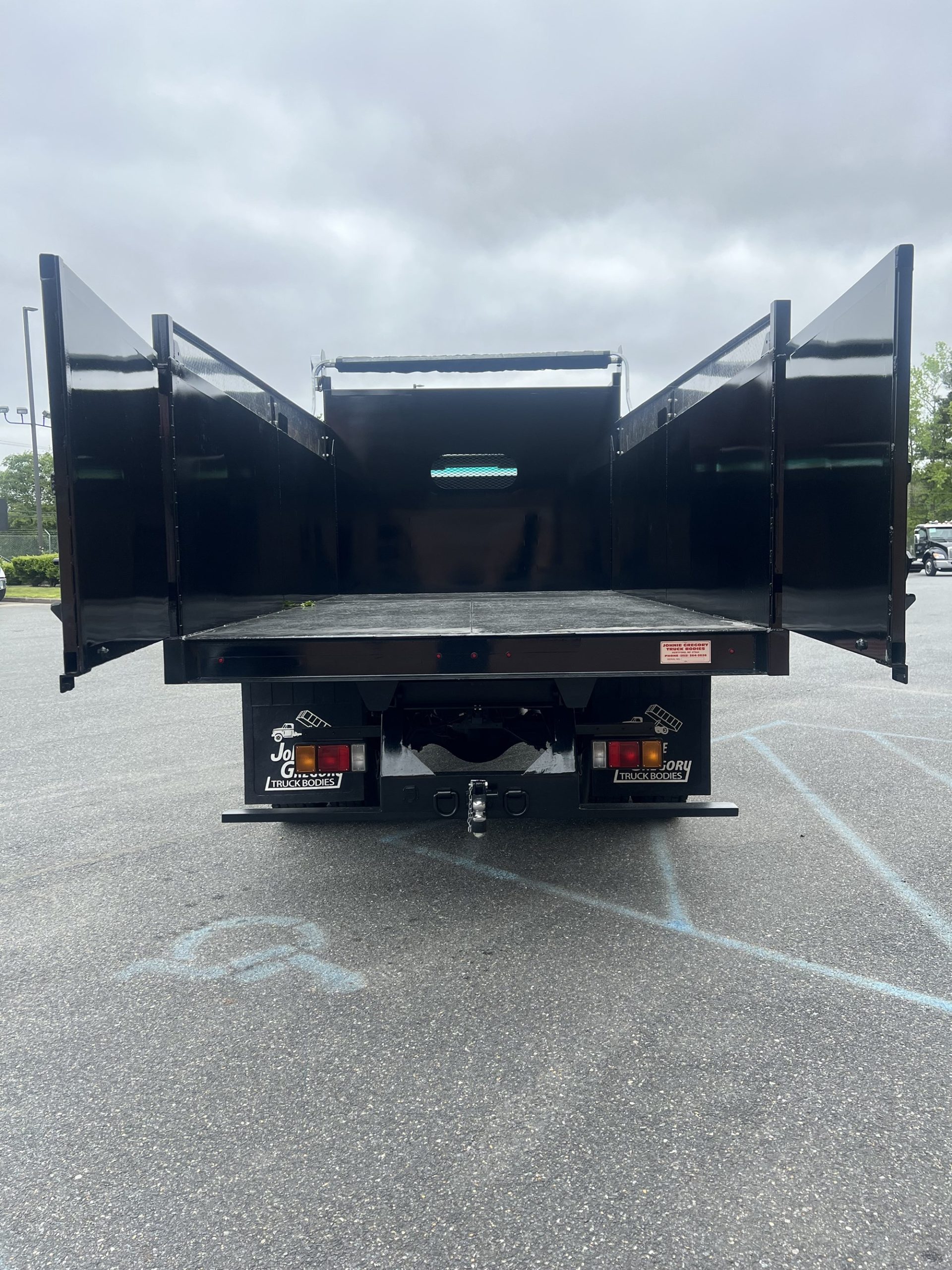 2024 Isuzu FTR MT1 - image 6 of 6
