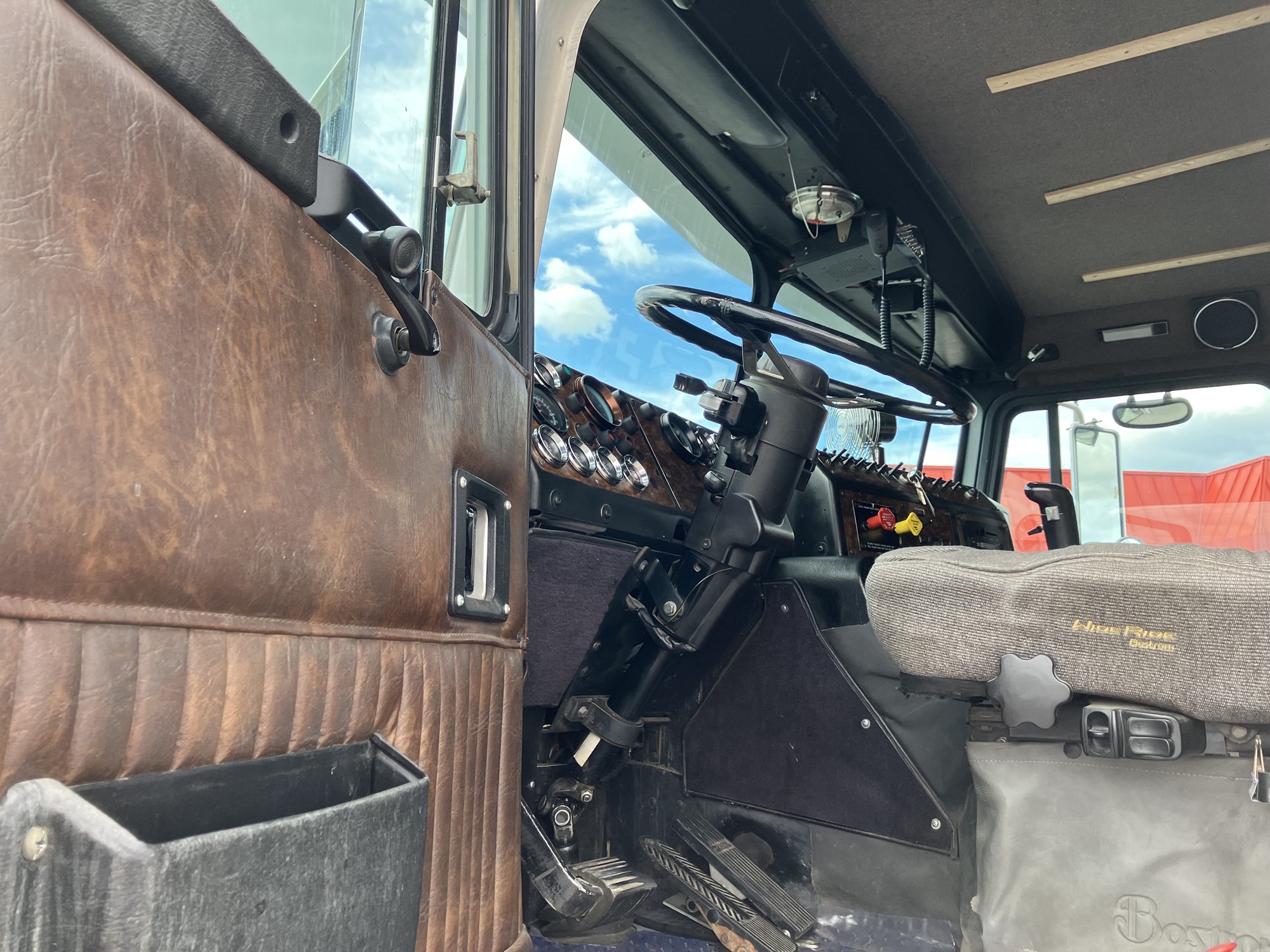 1997 Kenworth - image 3