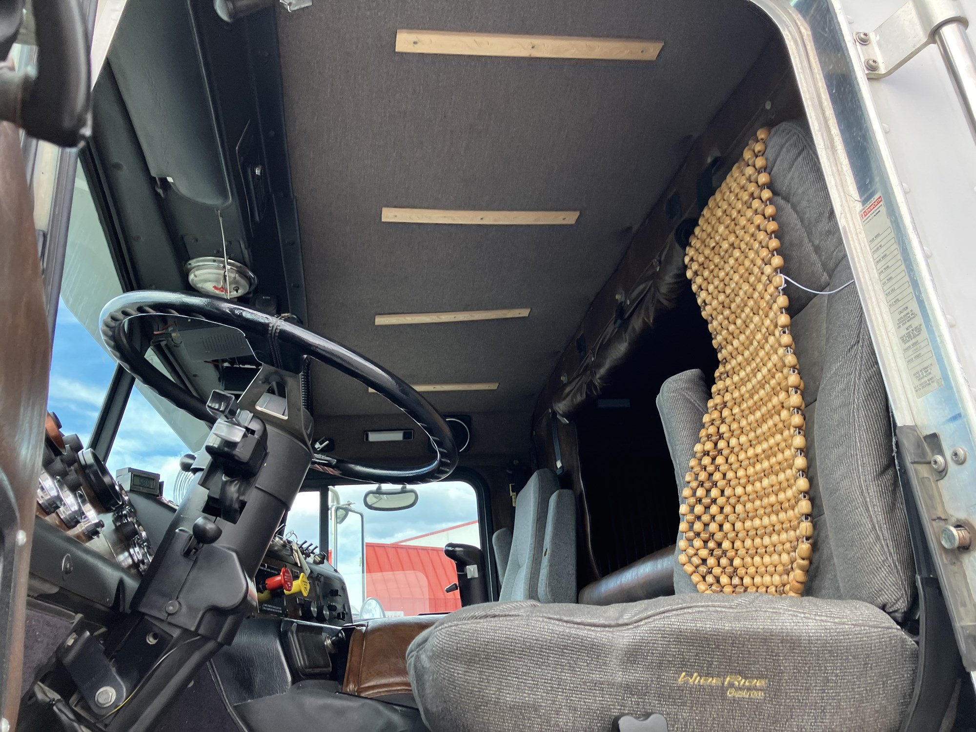 1997 Kenworth - image 4