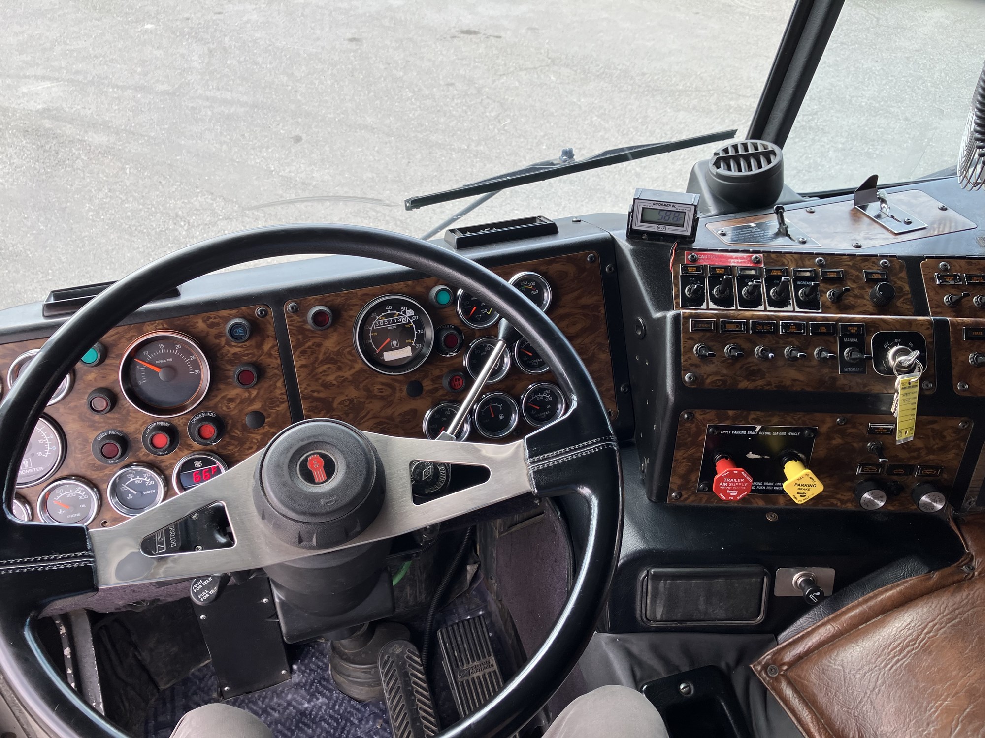 1997 Kenworth - image 5