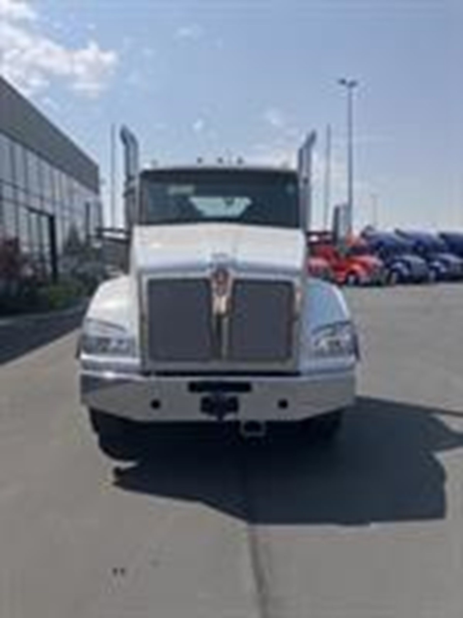 2025 Kenworth T880 - image 2