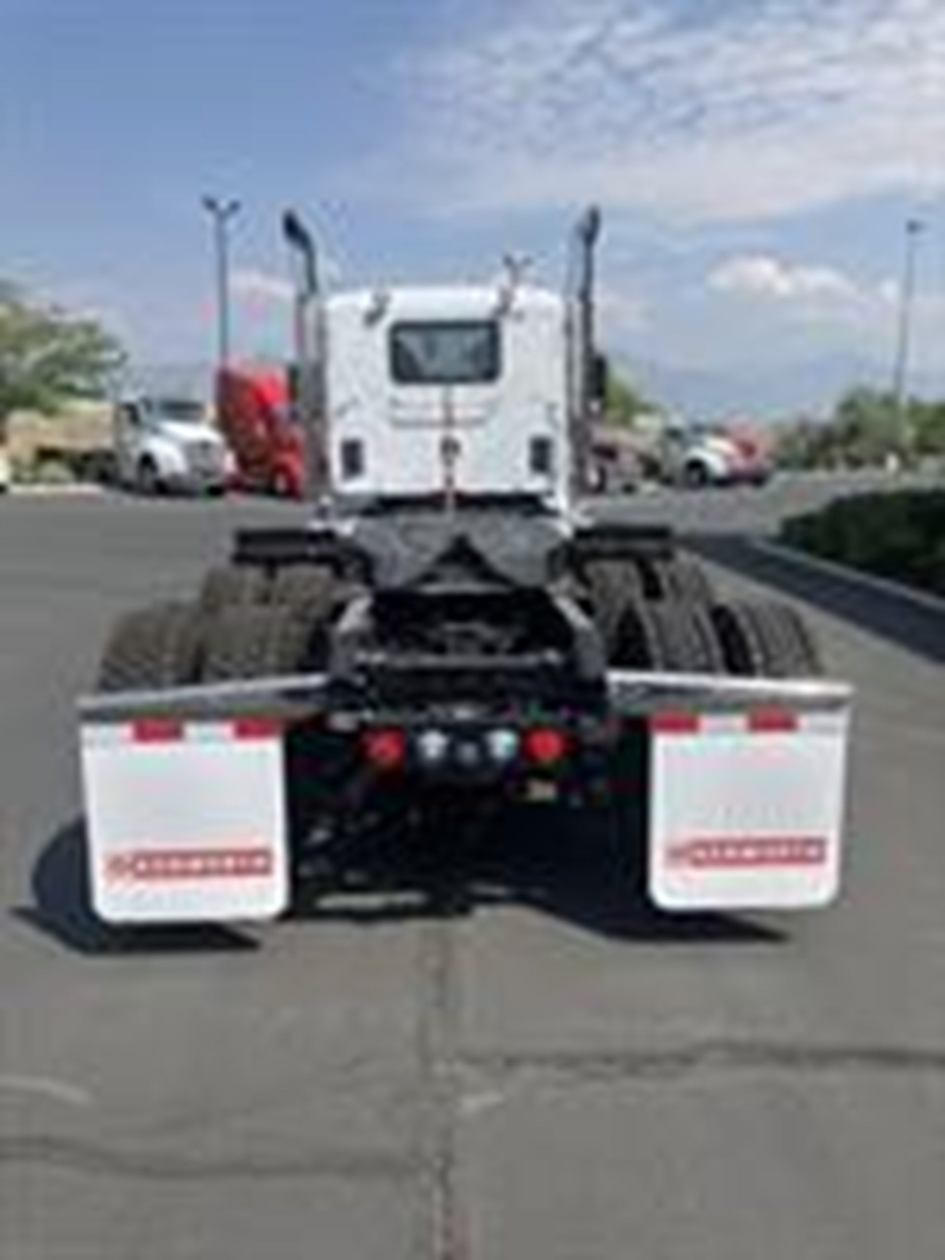 2025 Kenworth T880 - image 5