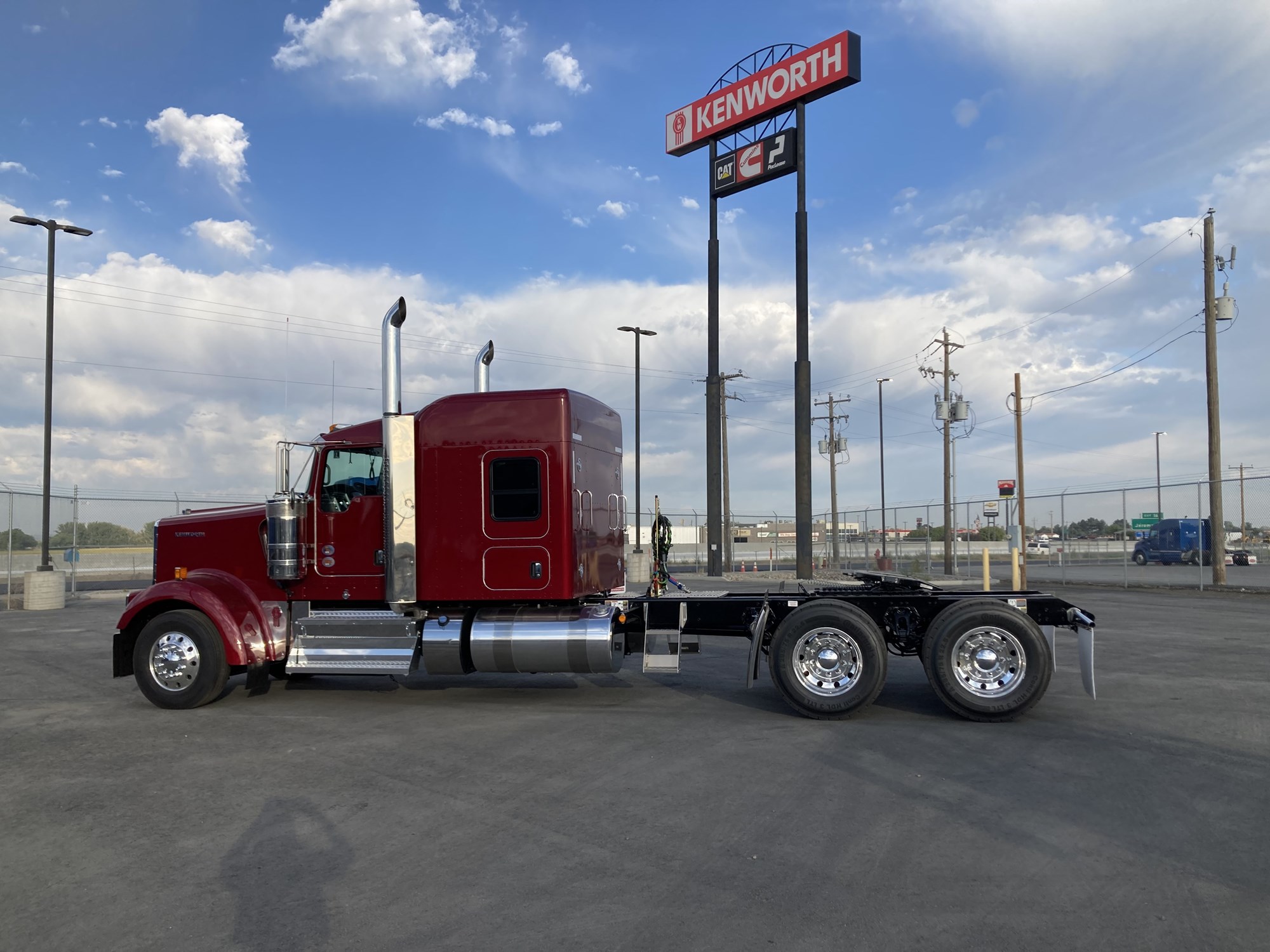 2025 Kenworth W900 - image 2