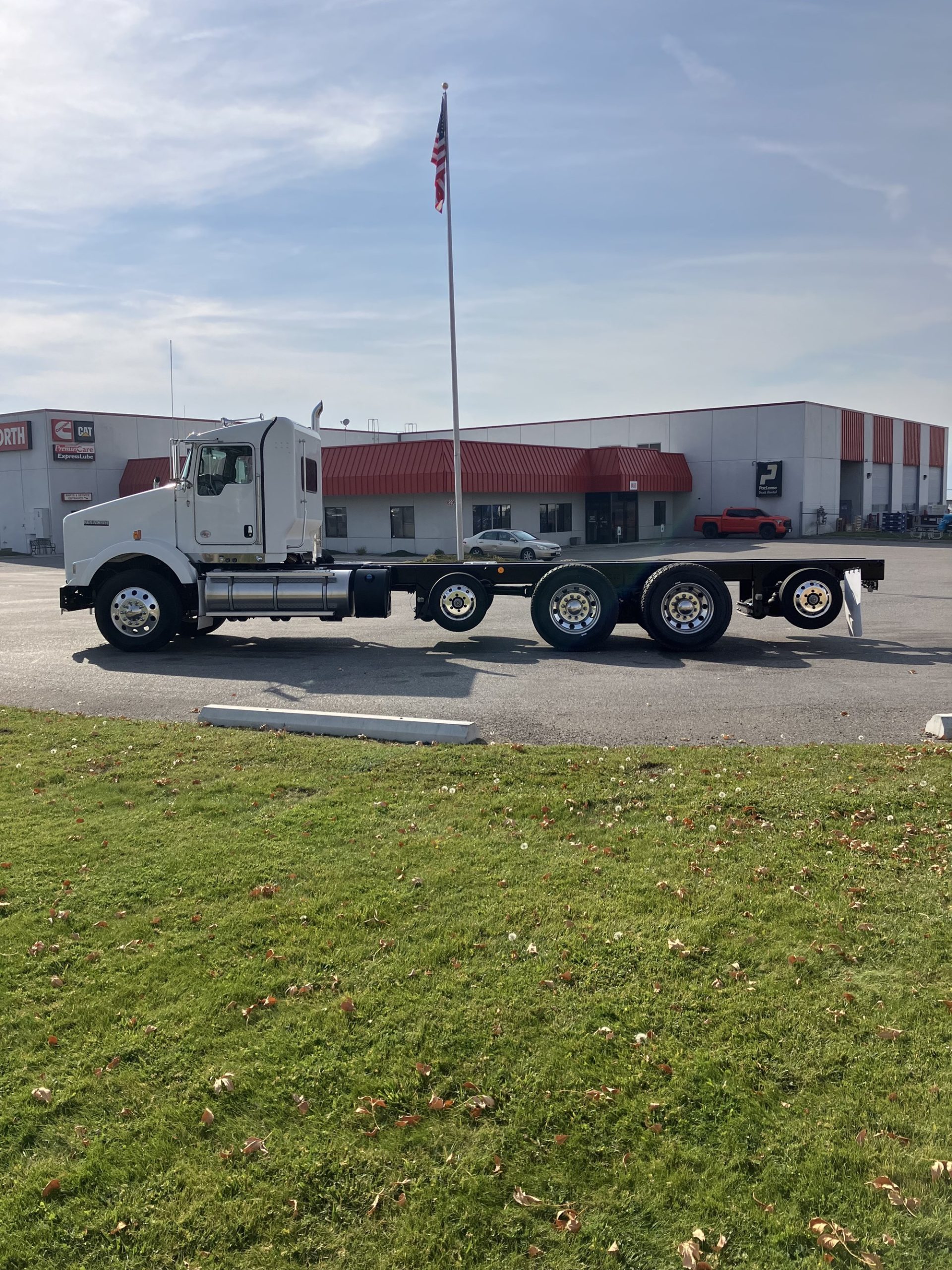 2024 Kenworth T800B 2024 Kenworth T800B - image 4 of 6