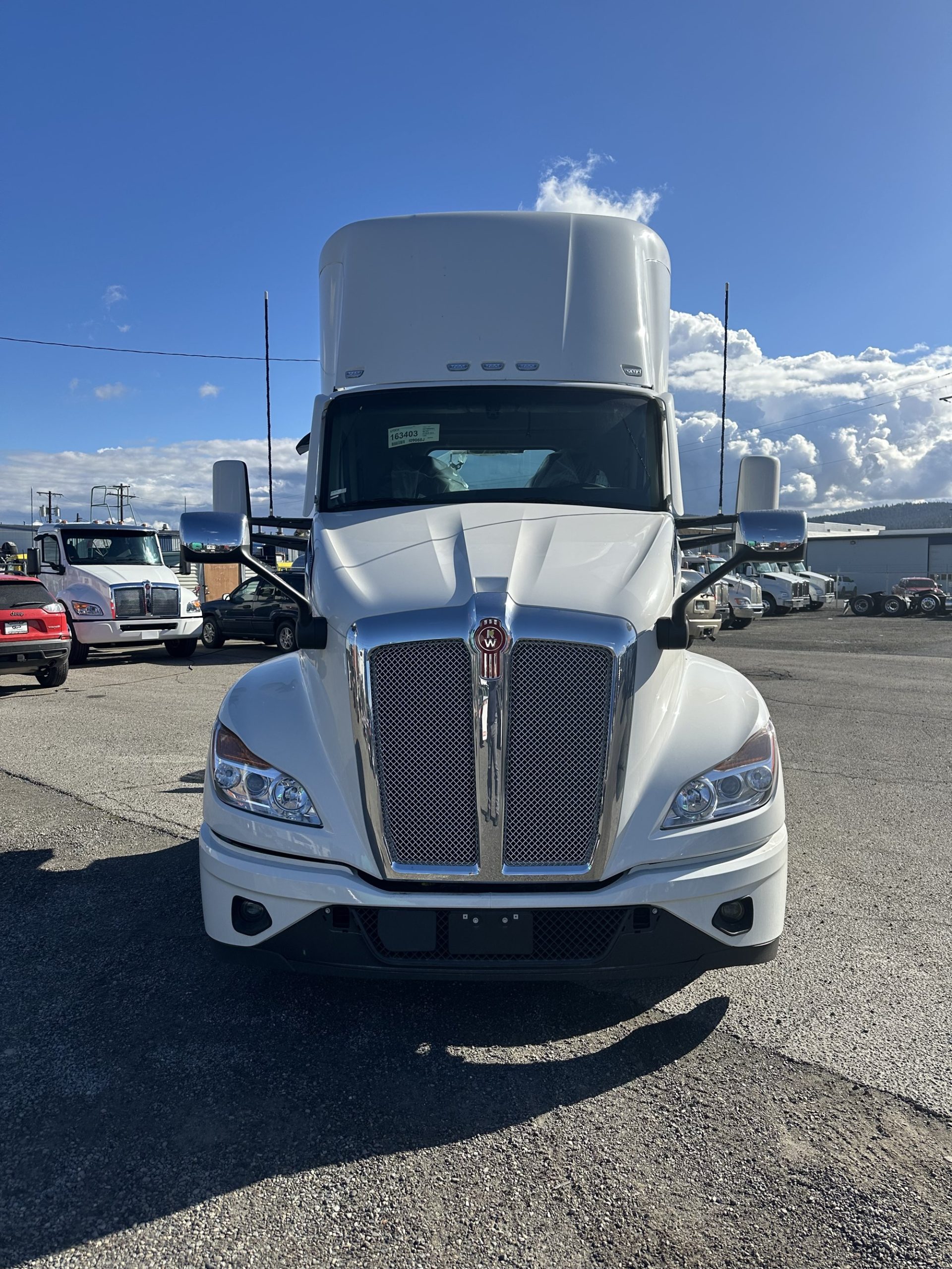 2025 Kenworth T680 2025 Kenworth T680 - image 3 of 6