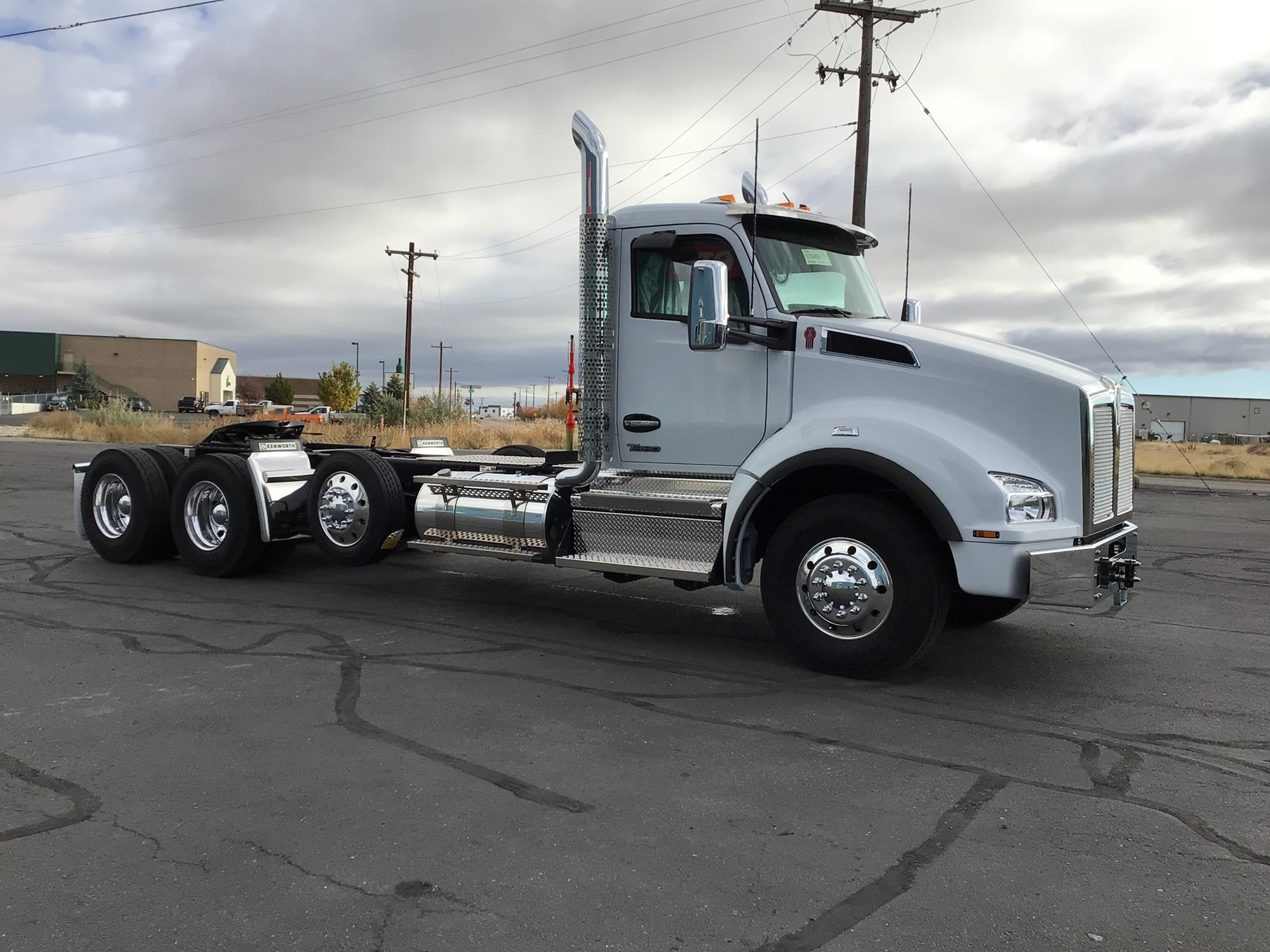 2025 Kenworth T880 - image 2