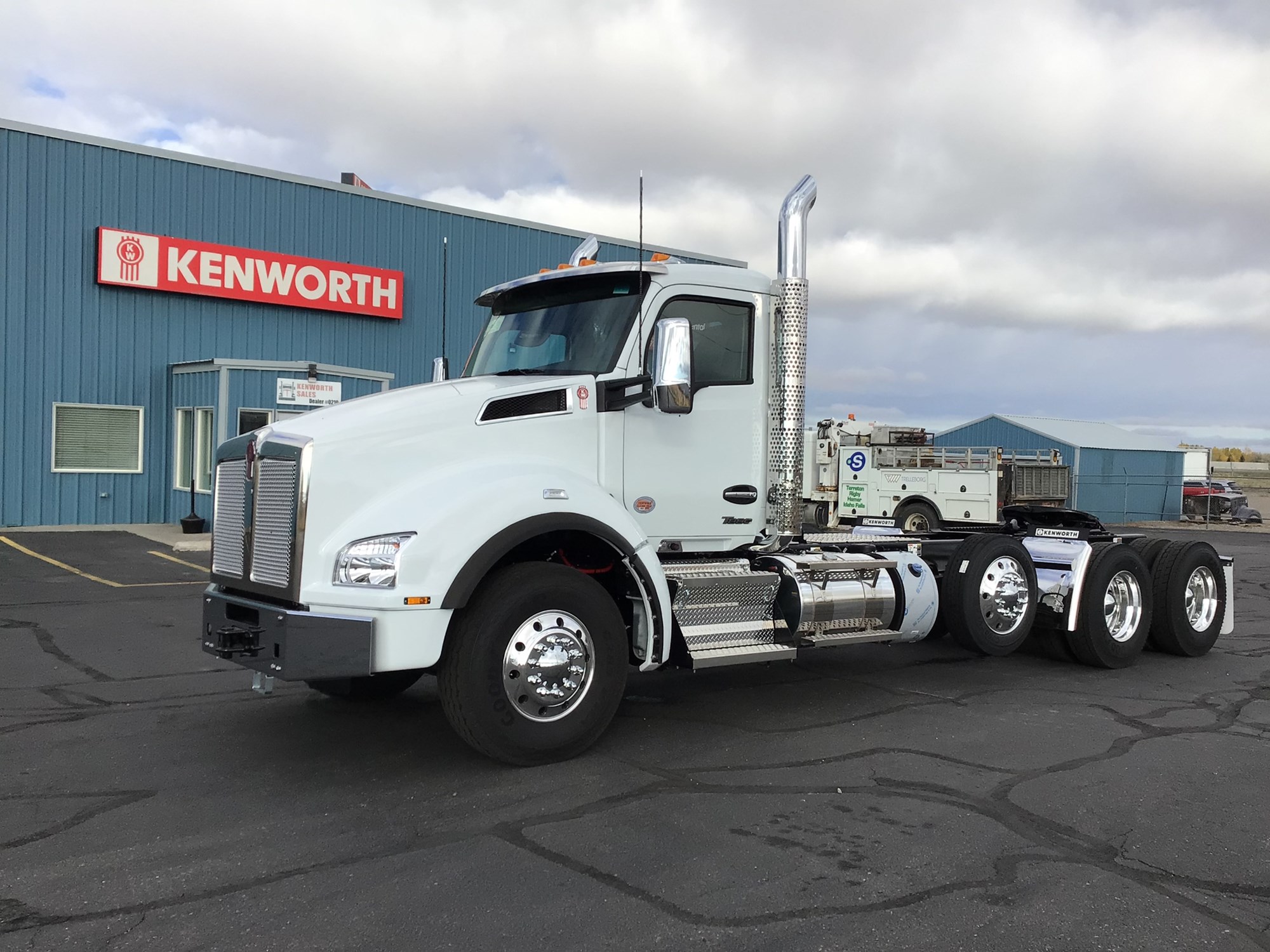 2025 Kenworth T880 - image 4