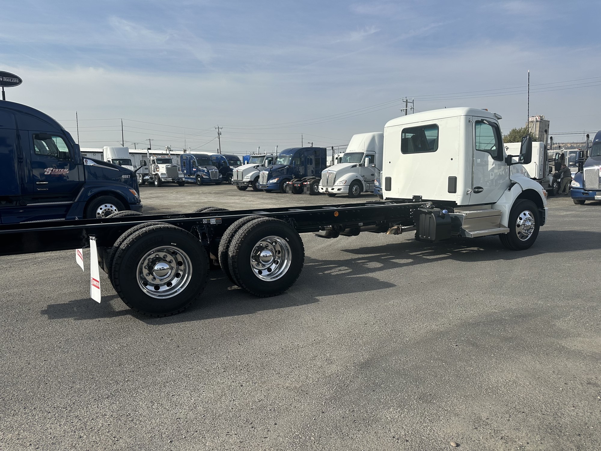2025 Kenworth T480 - image 2