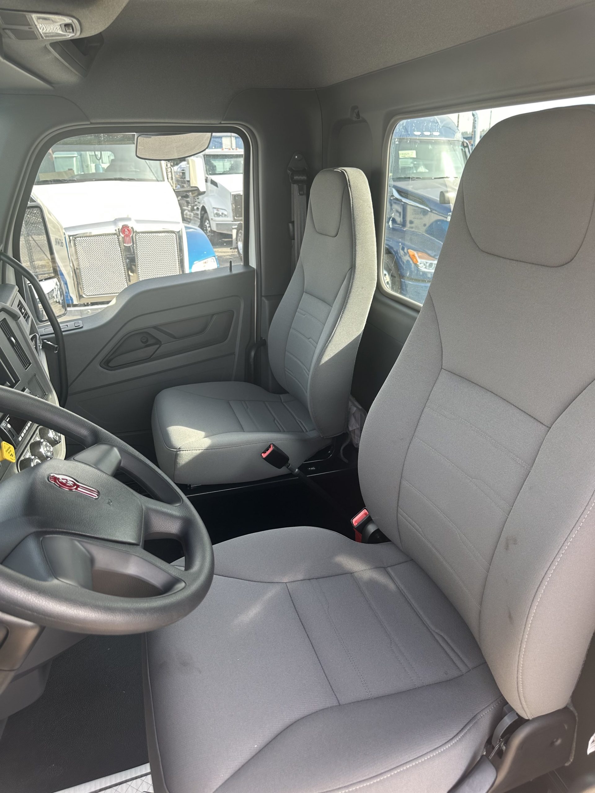 2025 Kenworth T480 - image 4