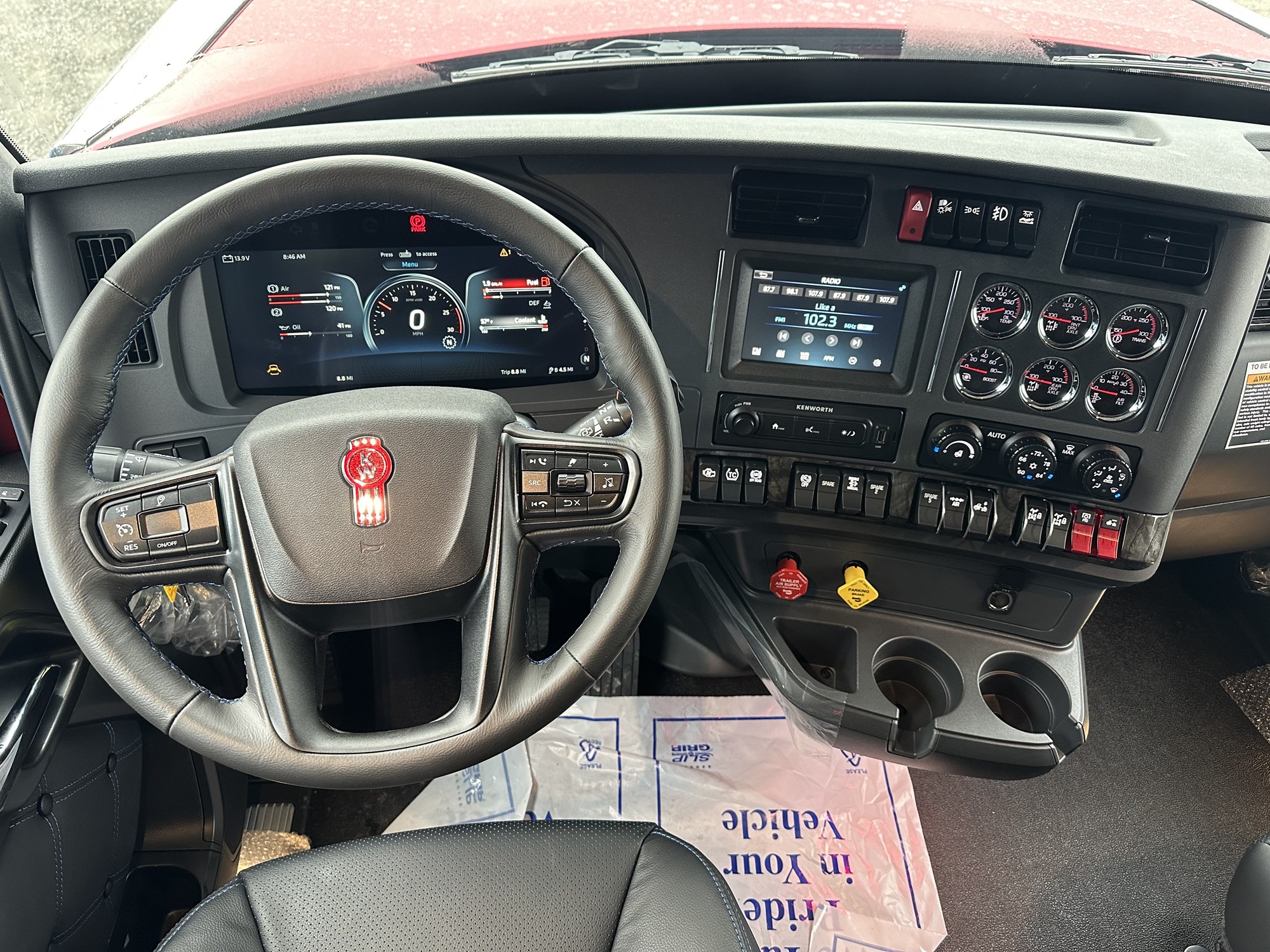 2025 Kenworth W990 - image 3 of 6