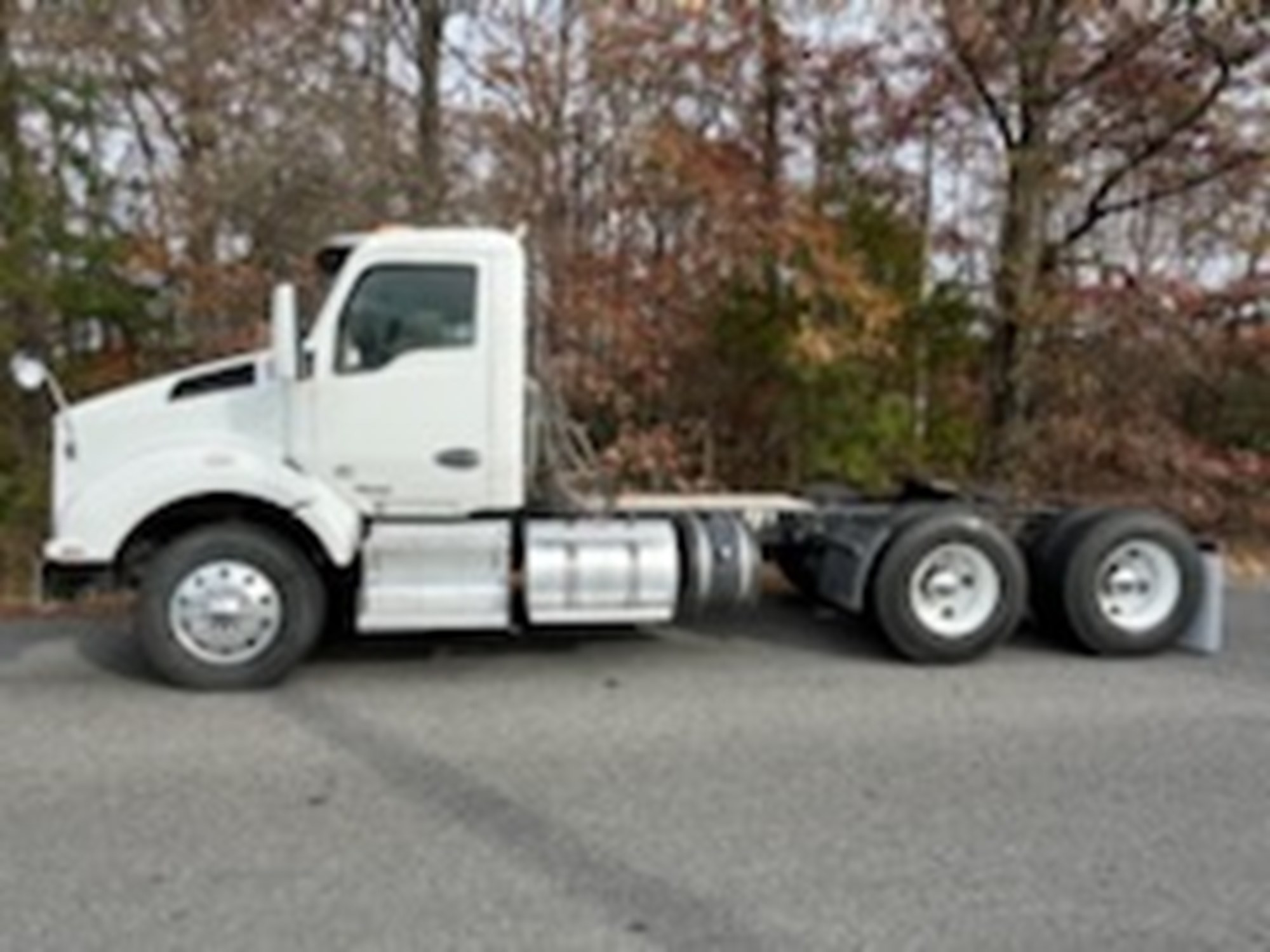 2020 Kenworth T880 - image 2 of 2