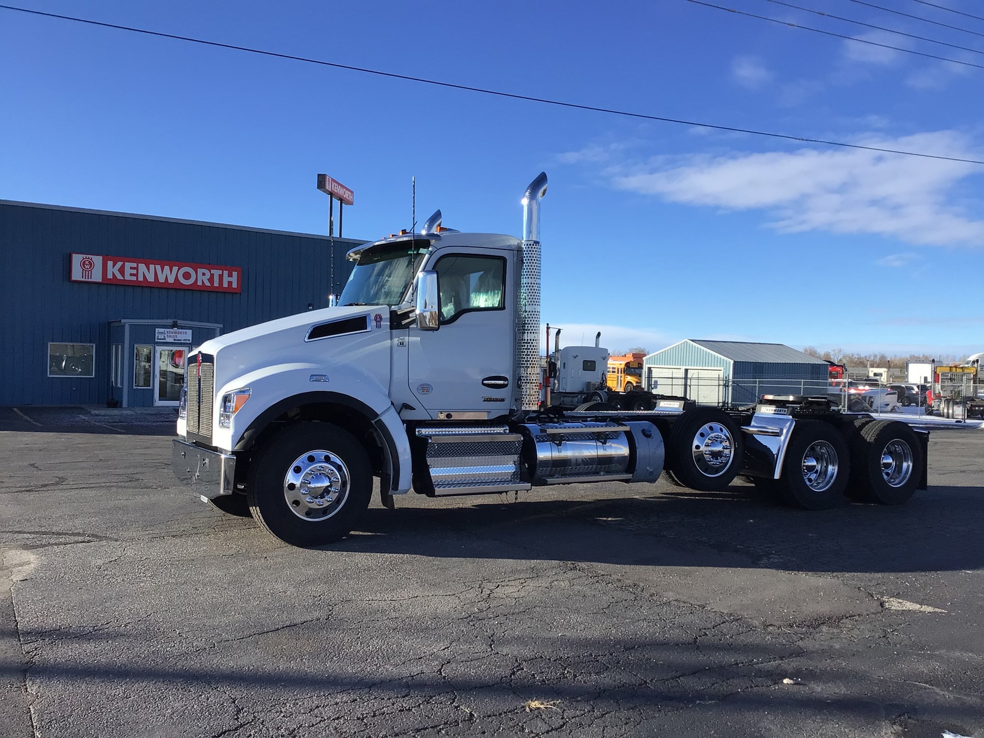 2025 Kenworth T880 - image 1