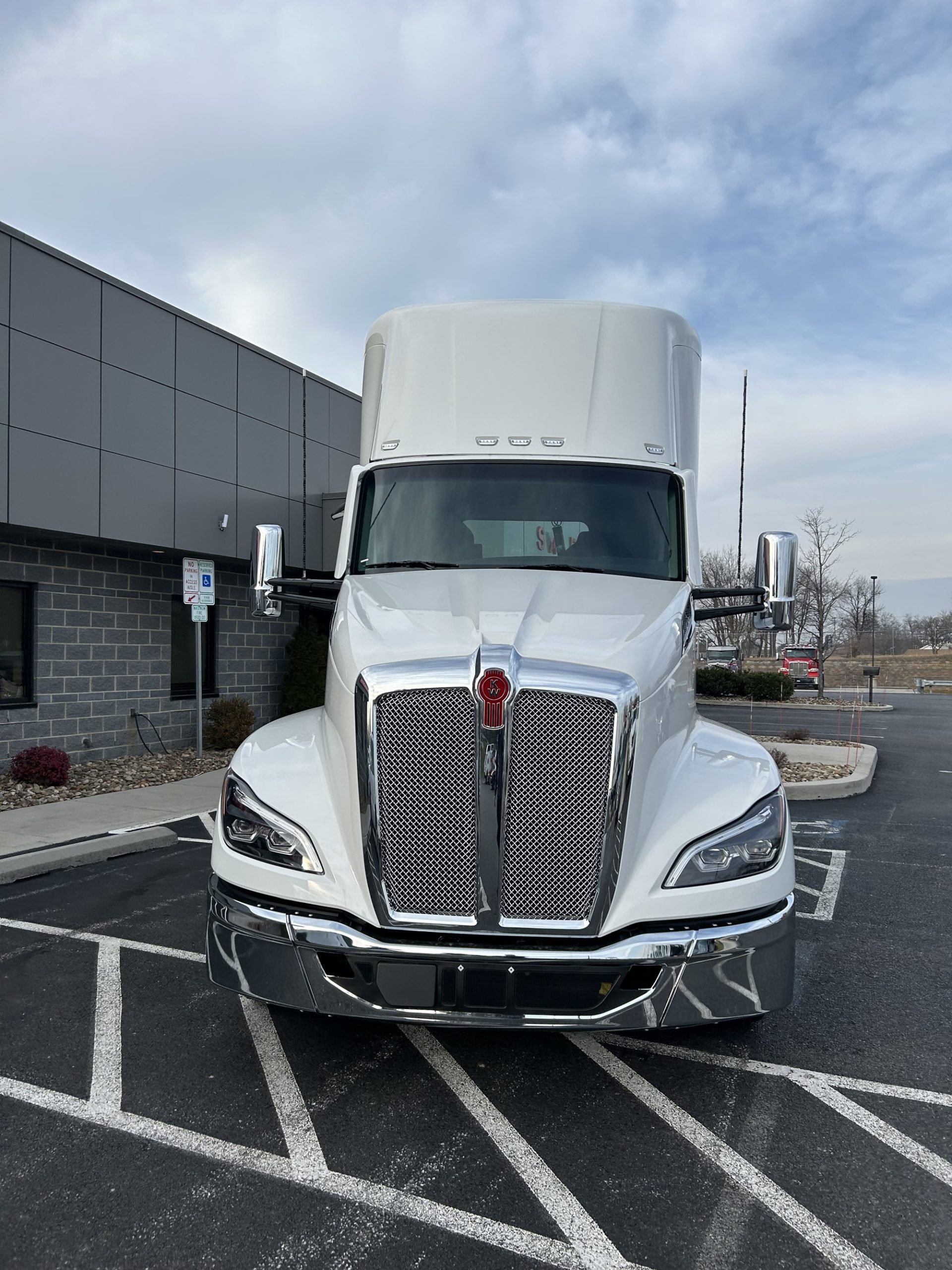 2025 Kenworth T680 Next Gen - image 2 of 6