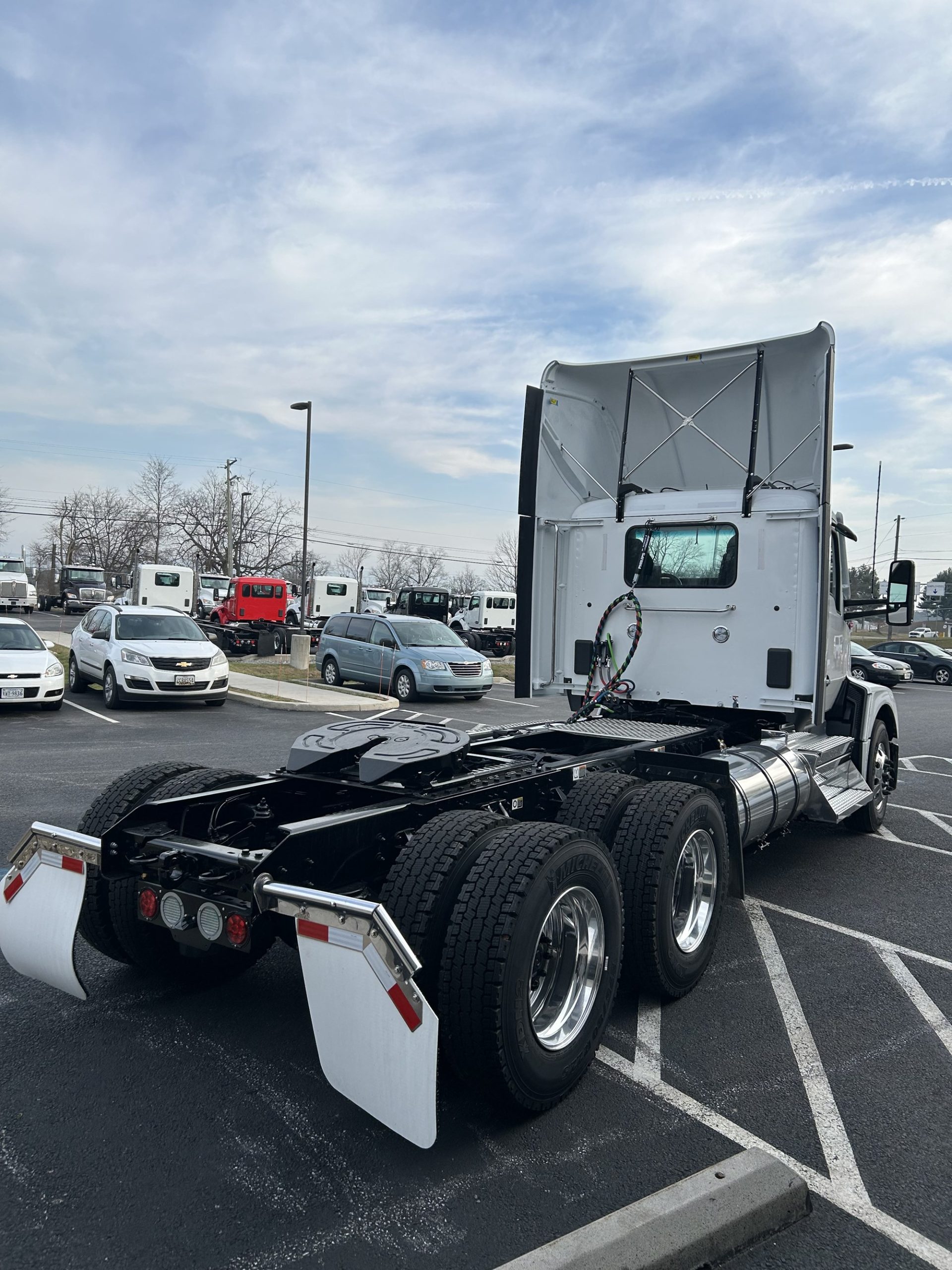 2025 Kenworth T680 Next Gen - image 4 of 6