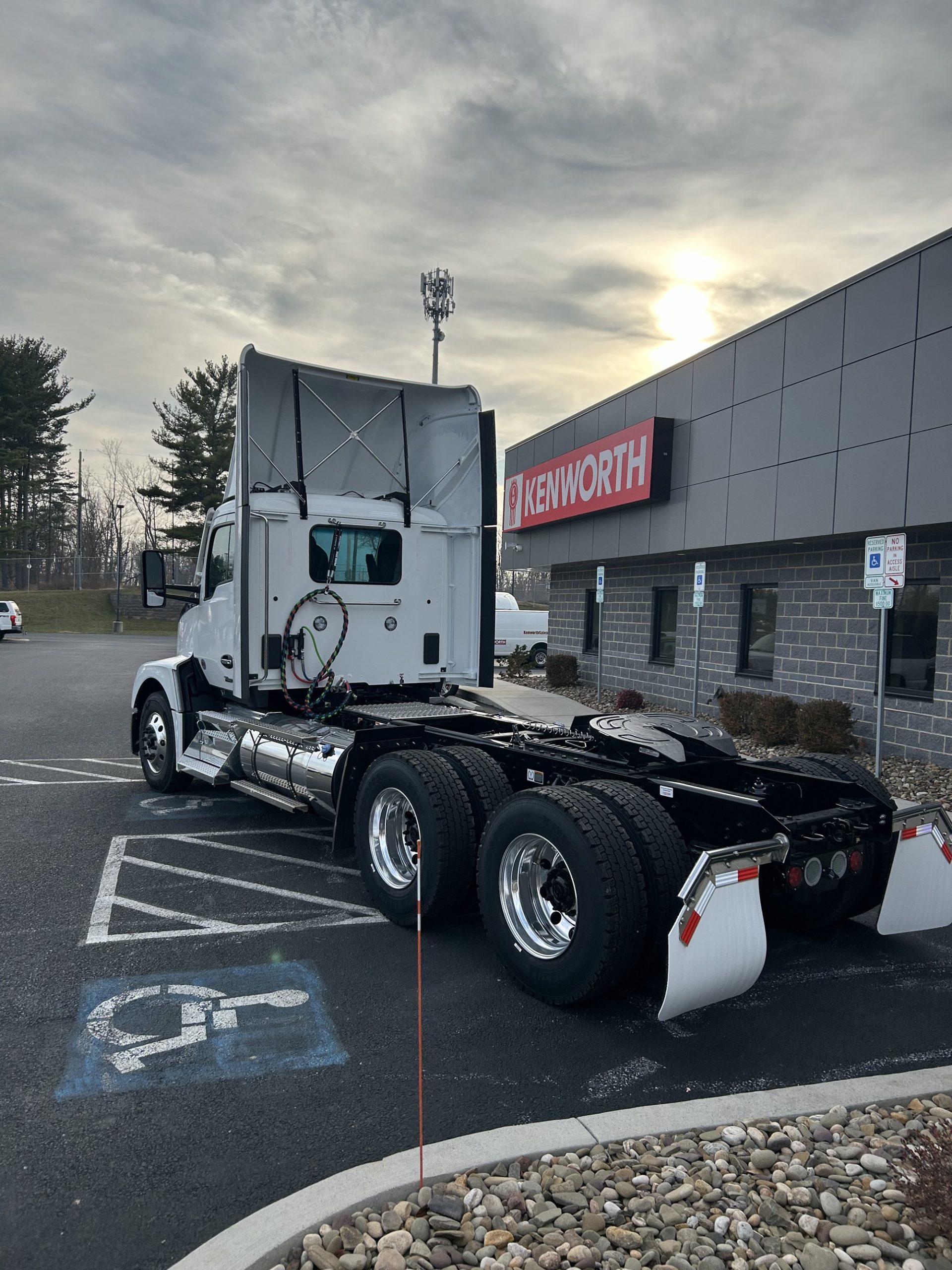 2025 Kenworth T680 Next Gen - image 5 of 6