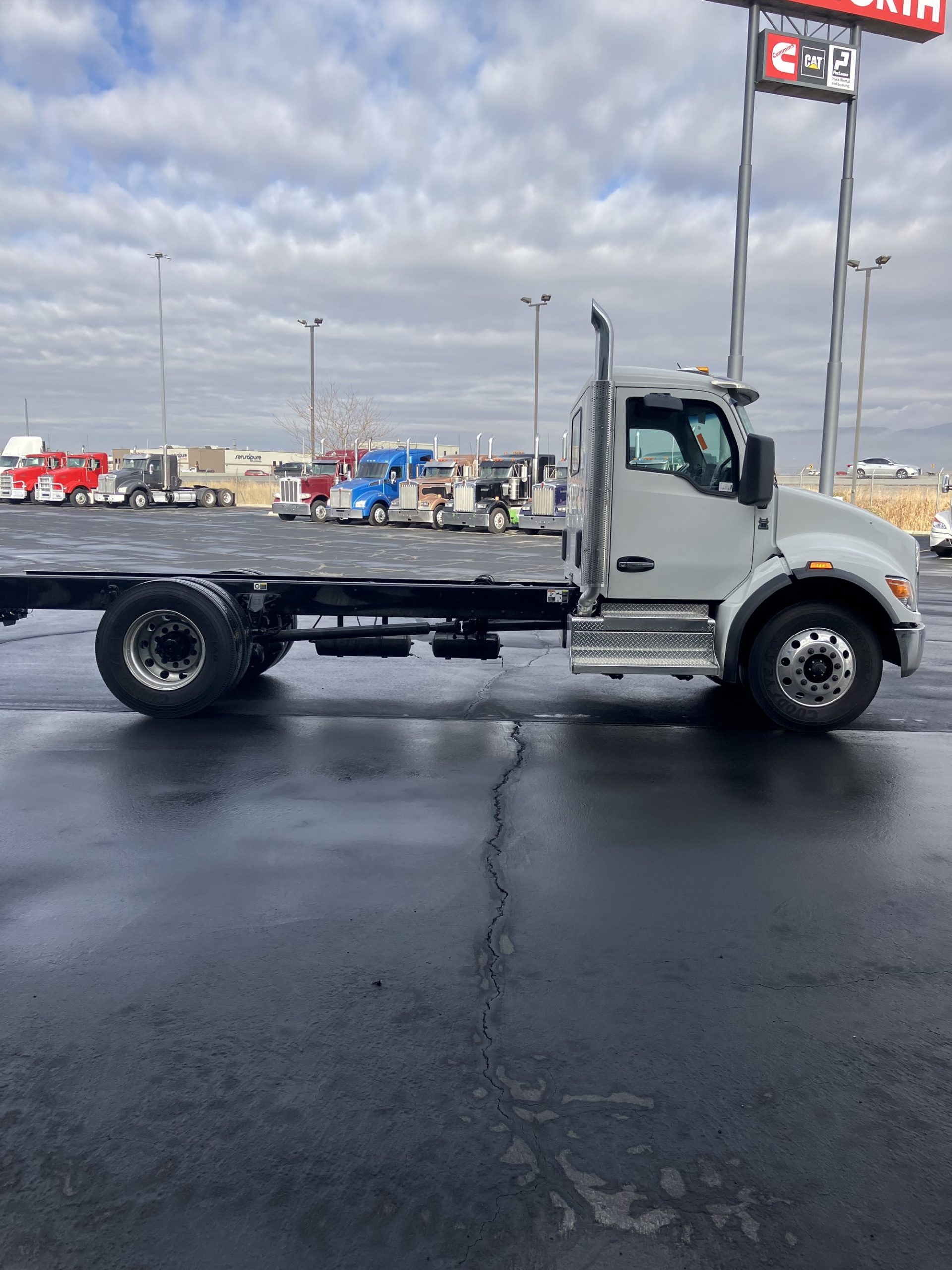 2025 Kenworth T380