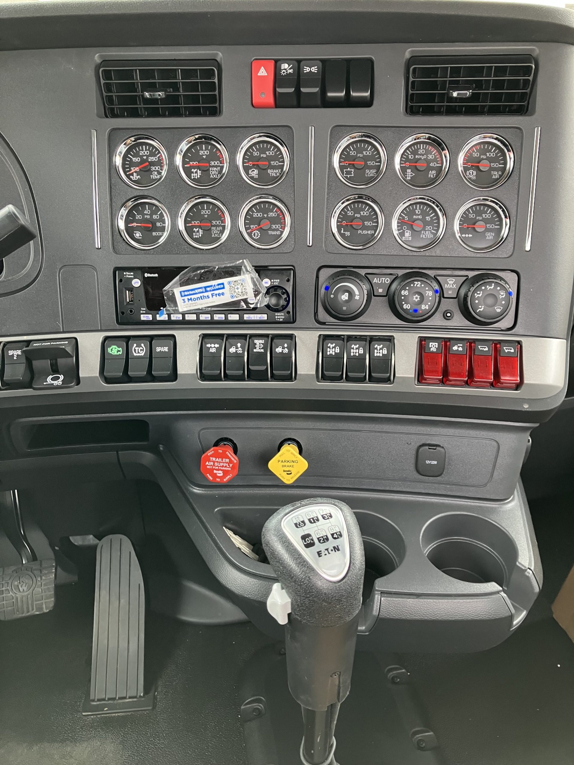 2025 Kenworth T880 - image 2