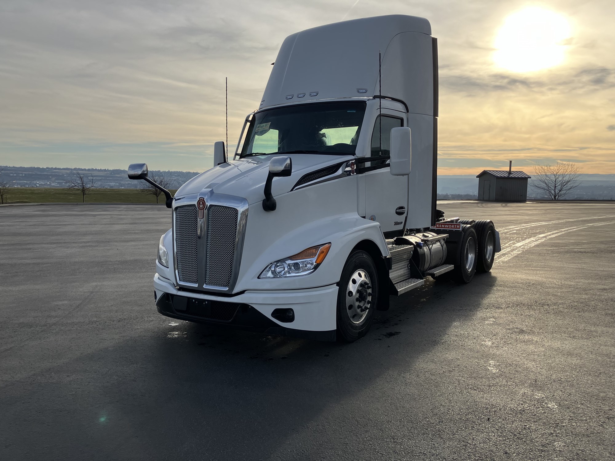 2025 Kenworth T680 - image 1