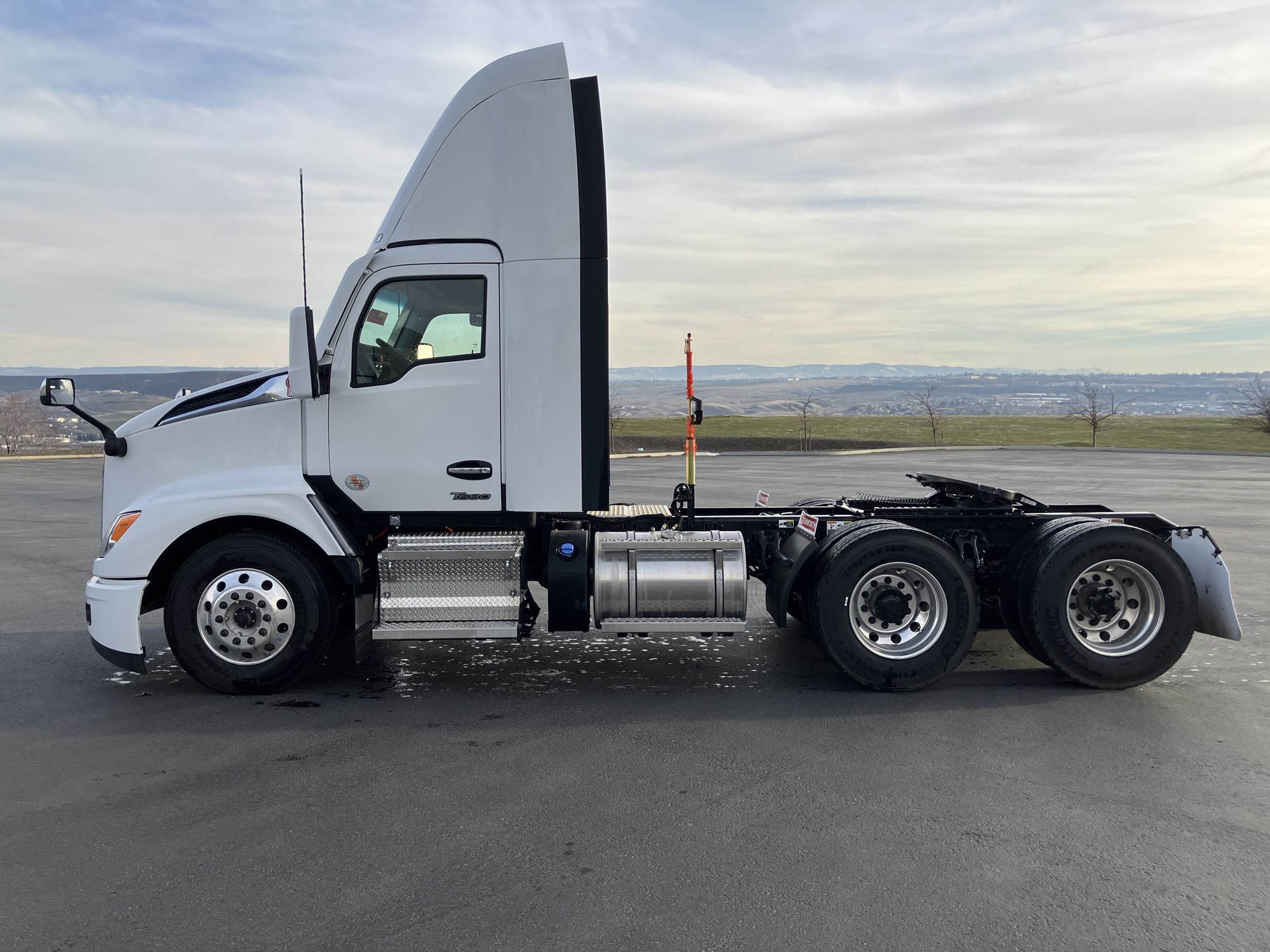 2025 Kenworth T680 - image 4