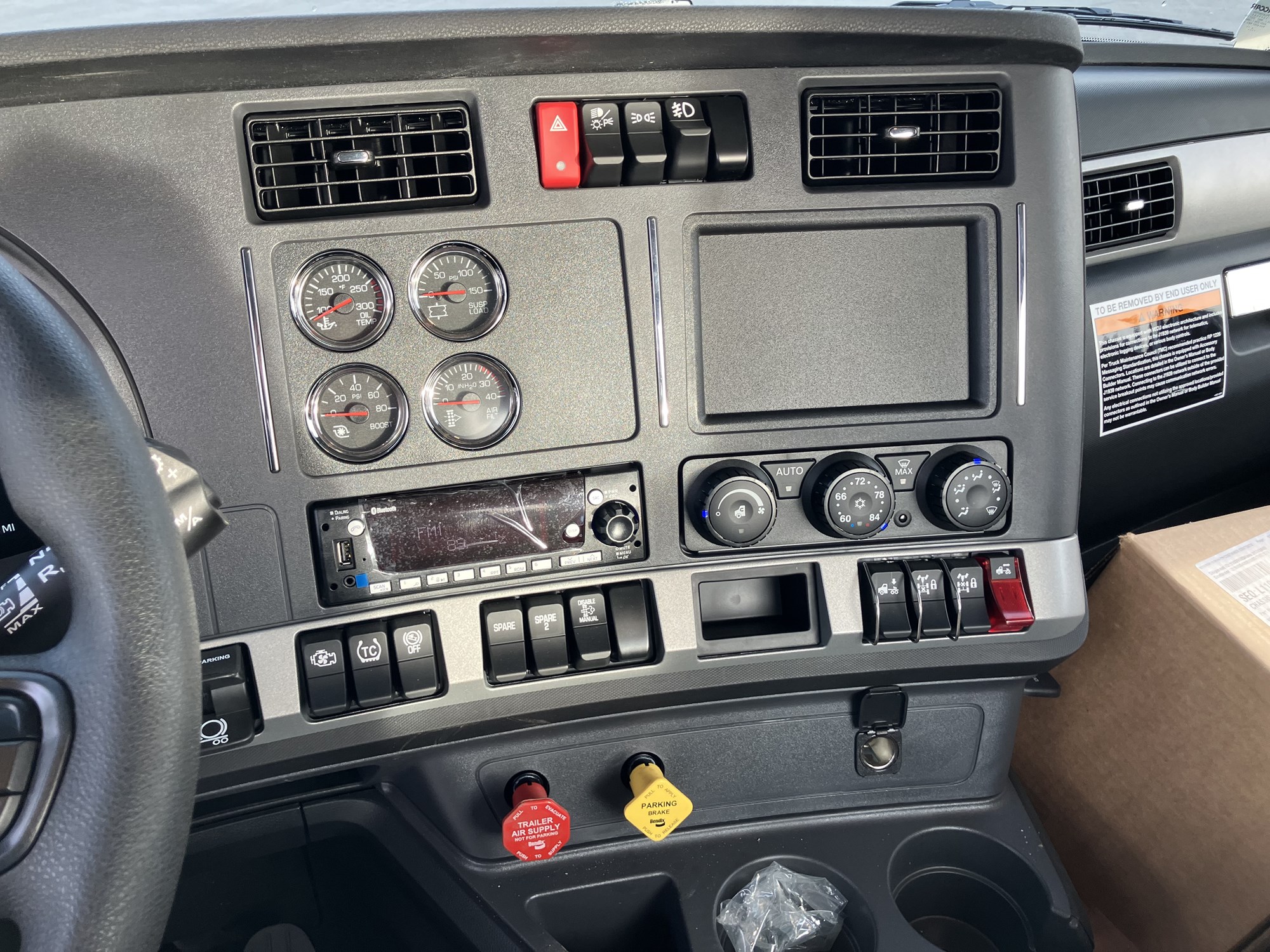 2025 Kenworth T680 - image 6