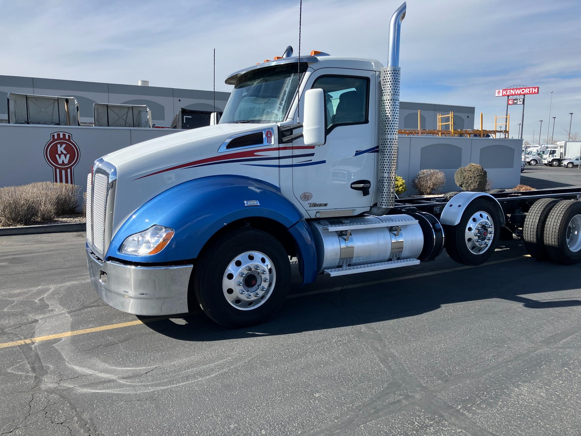 2018 Kenworth T680 - image 1 of 6