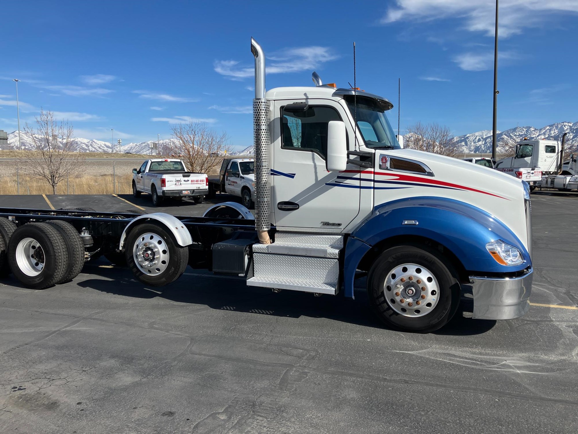 2018 Kenworth T680 - image 4 of 6