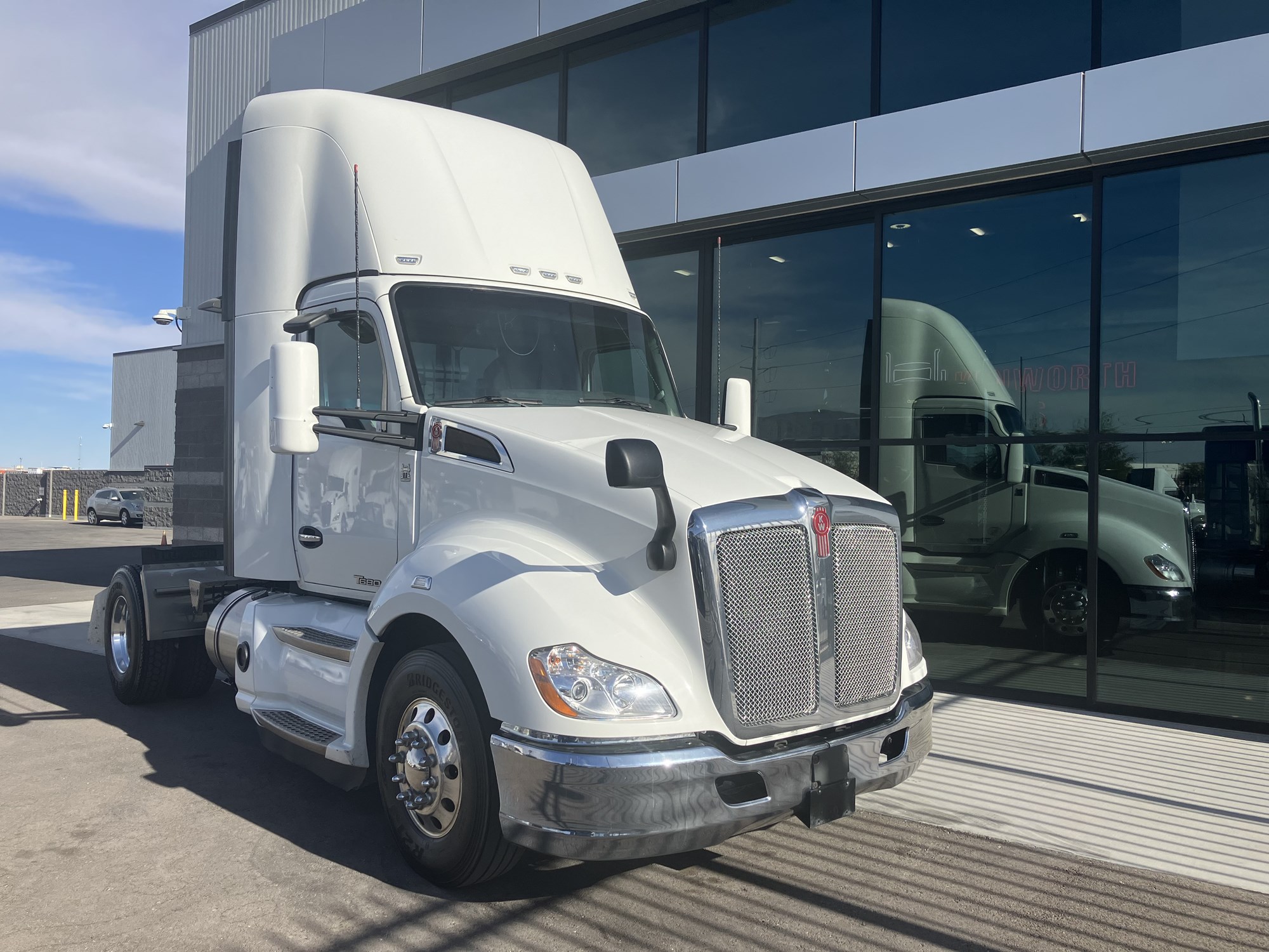 2021 Kenworth T680 - image 1 of 6